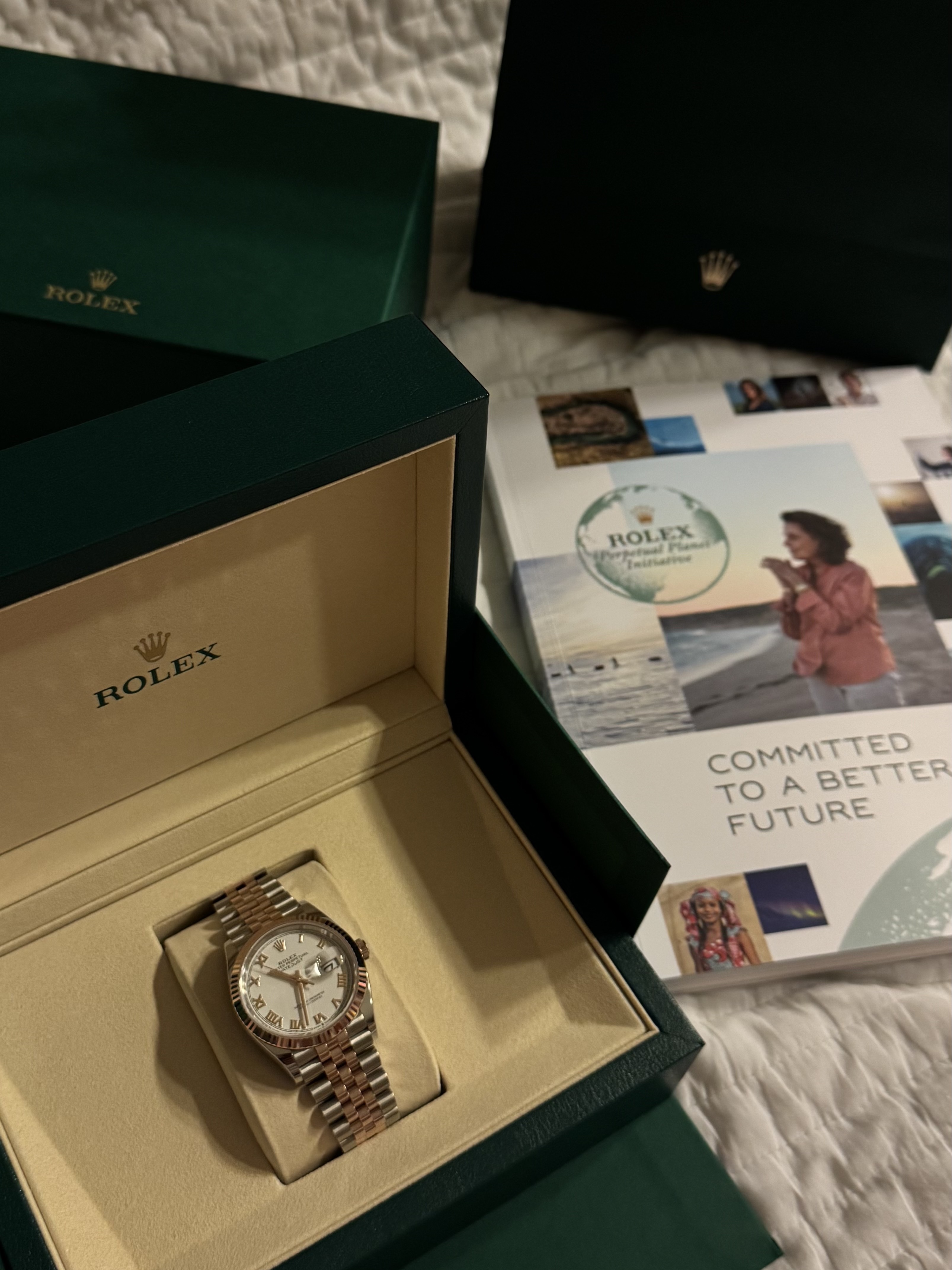 Rolex Datejust 36mm 126231 White Roman Jubilee, Rolex Submariner Date 41mm 126610LN Black Oyster 착용 스타일 - 3
