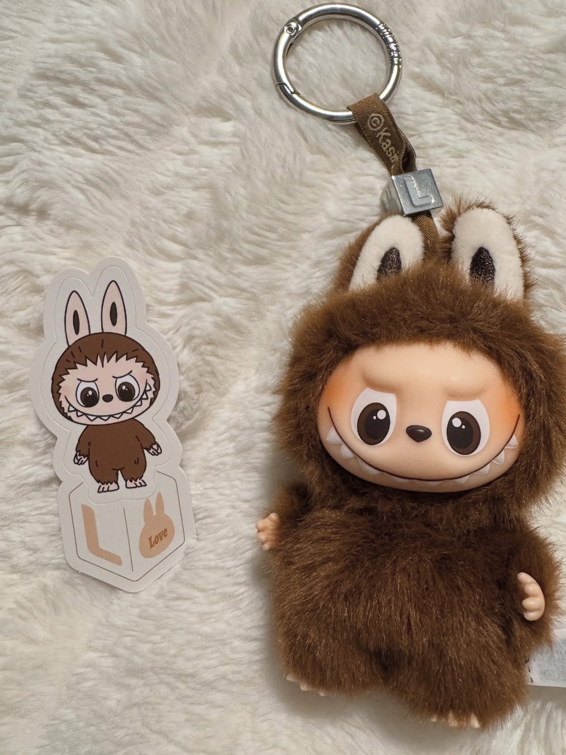 Pop Mart Labubu The Monsters Pin For Love Series Vinyl Plush Pendant (A-M) L (Opened Case) 착용 스타일