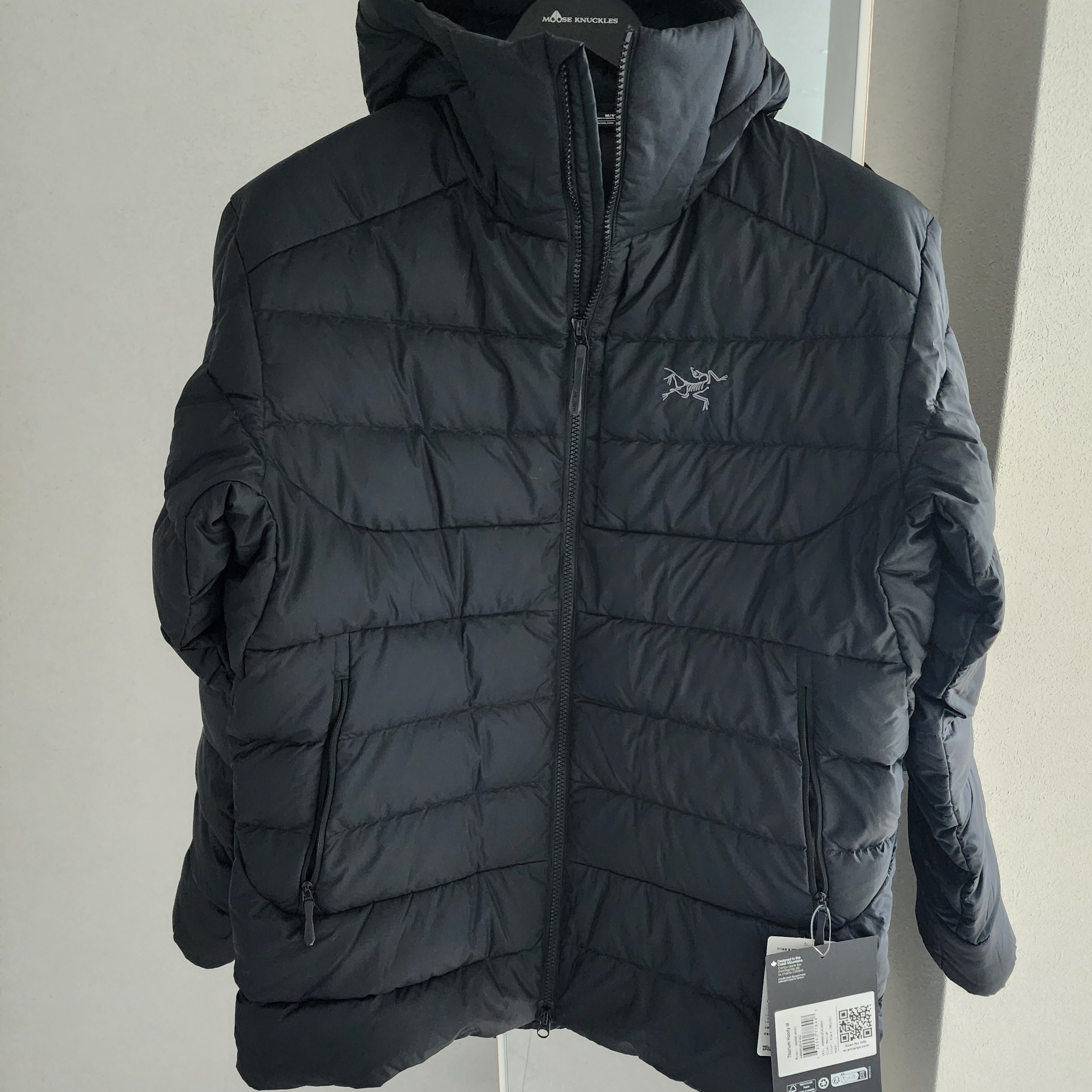 Arc'teryx Thorium Hoody Black 착용 스타일