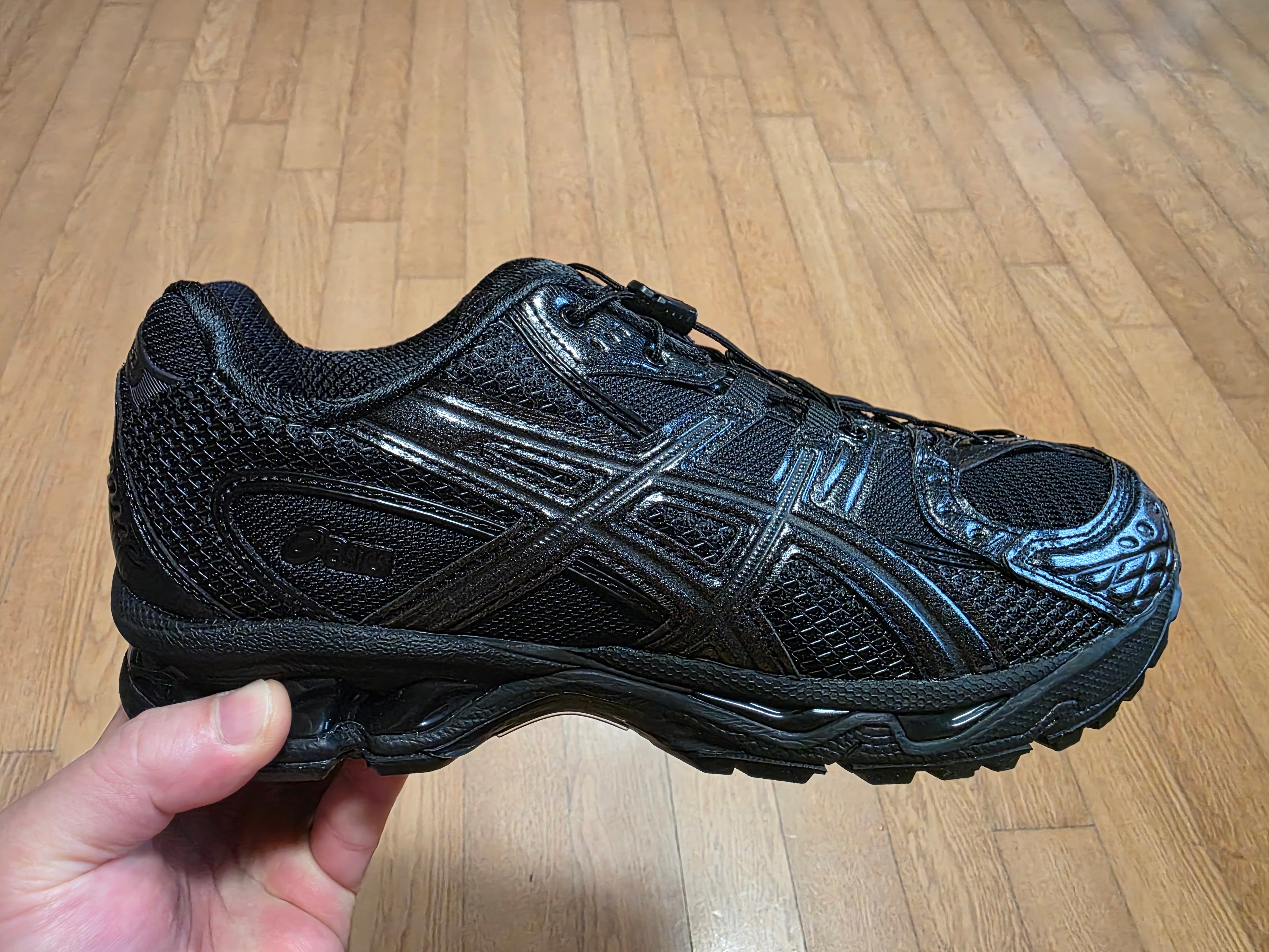 Asics x Unaffected Gel-Nimbus 10.1 Black Black 착용 스타일 - 3