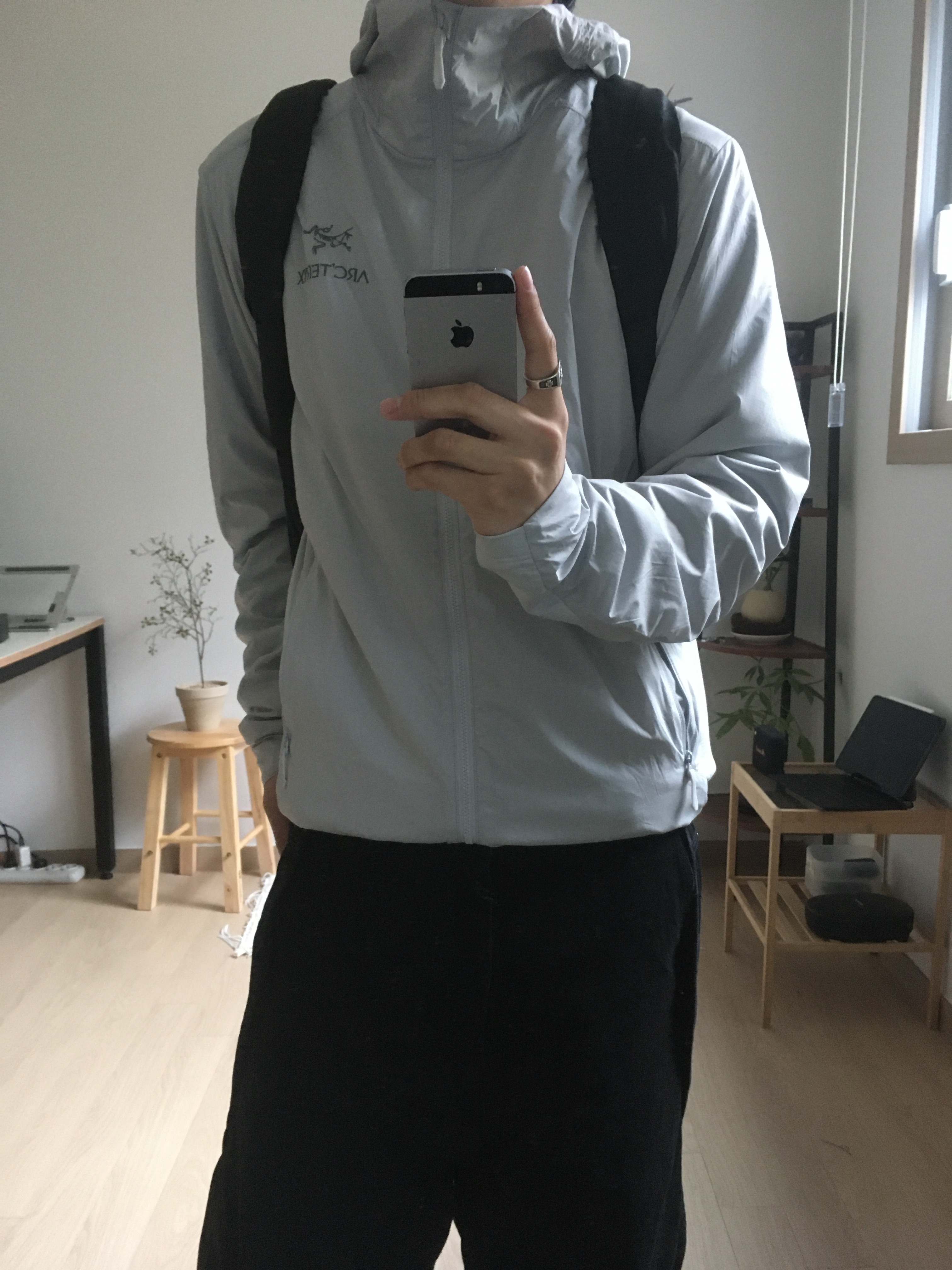 Arc'teryx Atom SL Hoody Solitude, Xlim Ep.6 04 Trousers Black 착용 스타일