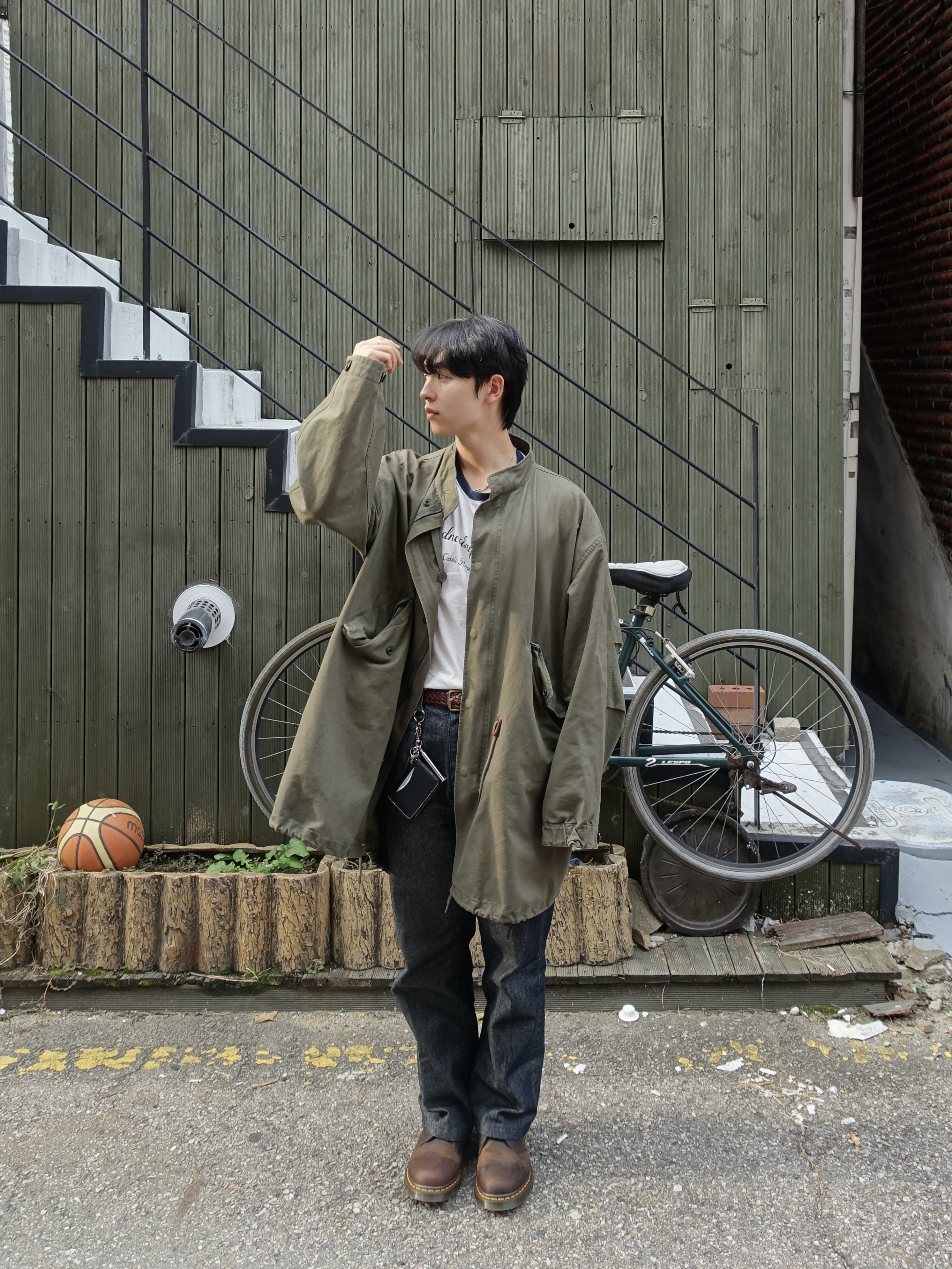 Dr. Martens 1461 Crazy Horse Dark Brown 착용 스타일 - 3