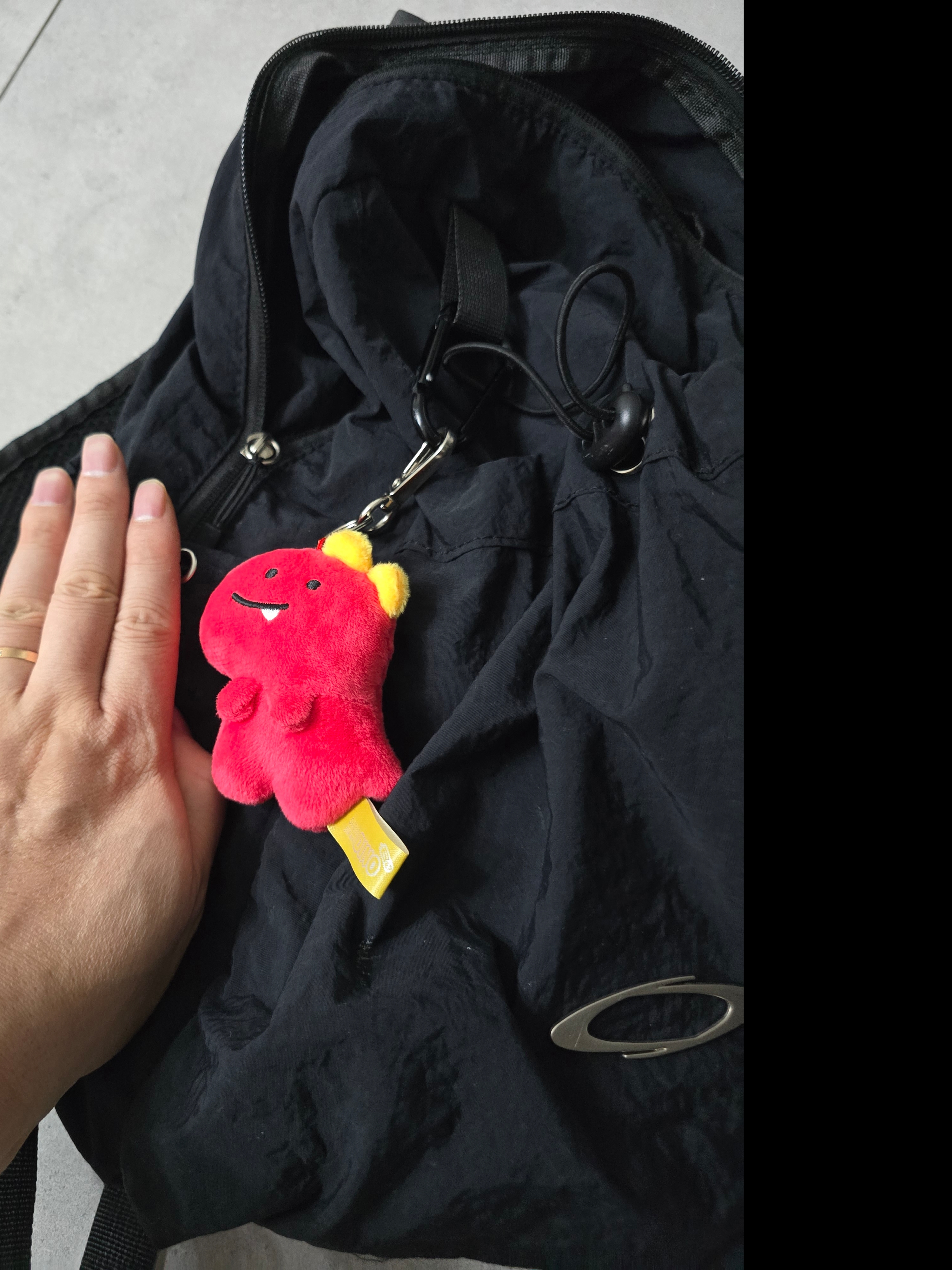 Many a Little GGOM JIRAK DINO key ring mascott Carno 착용 스타일 - 2