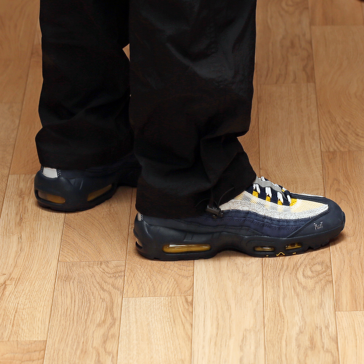 Nike x Eric Koston SB Air Max 95 Obsidian and Speed Yellow 착용 스타일 - 5