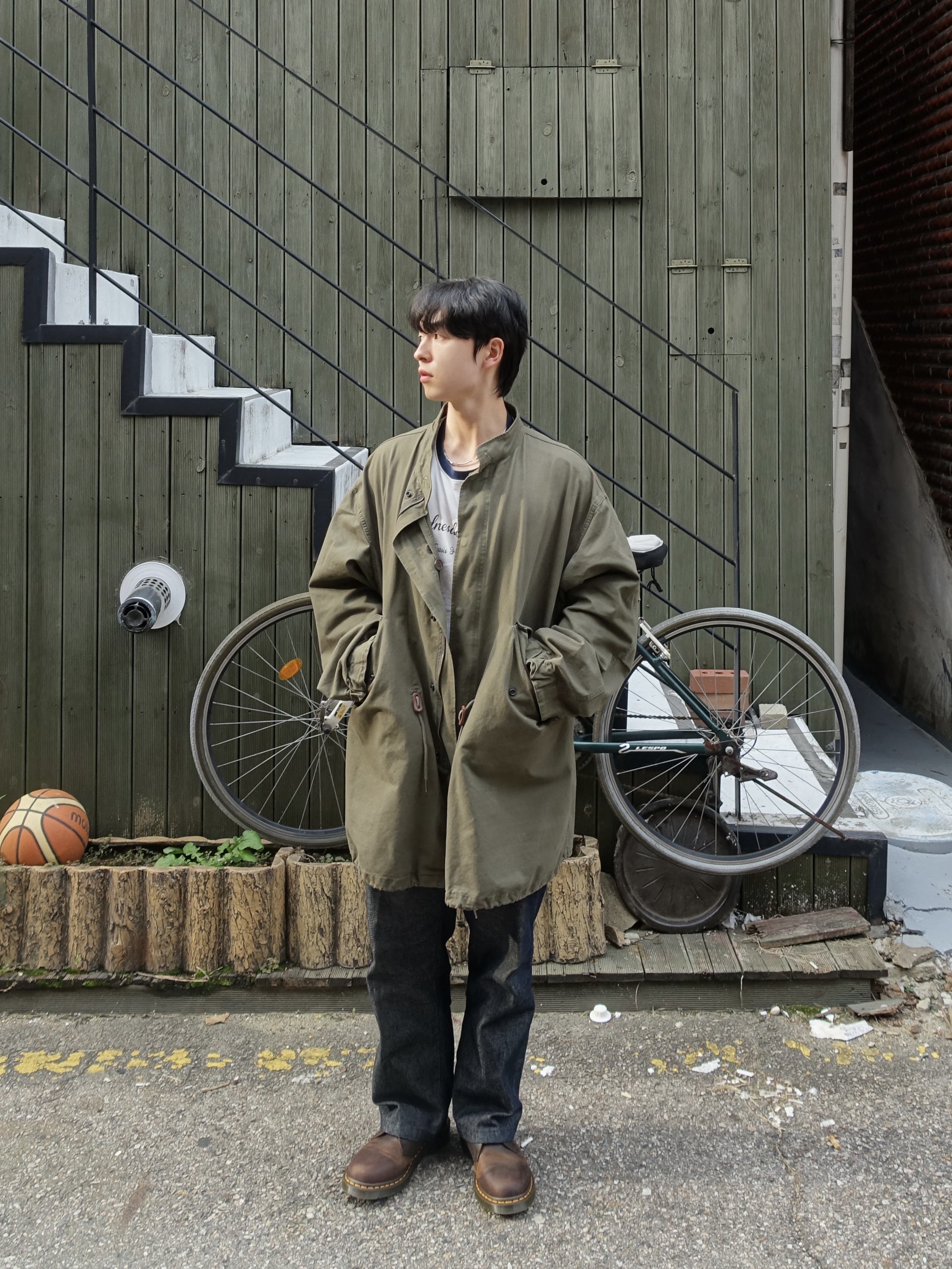 Dr. Martens 1461 Crazy Horse Dark Brown 착용 스타일 - 4