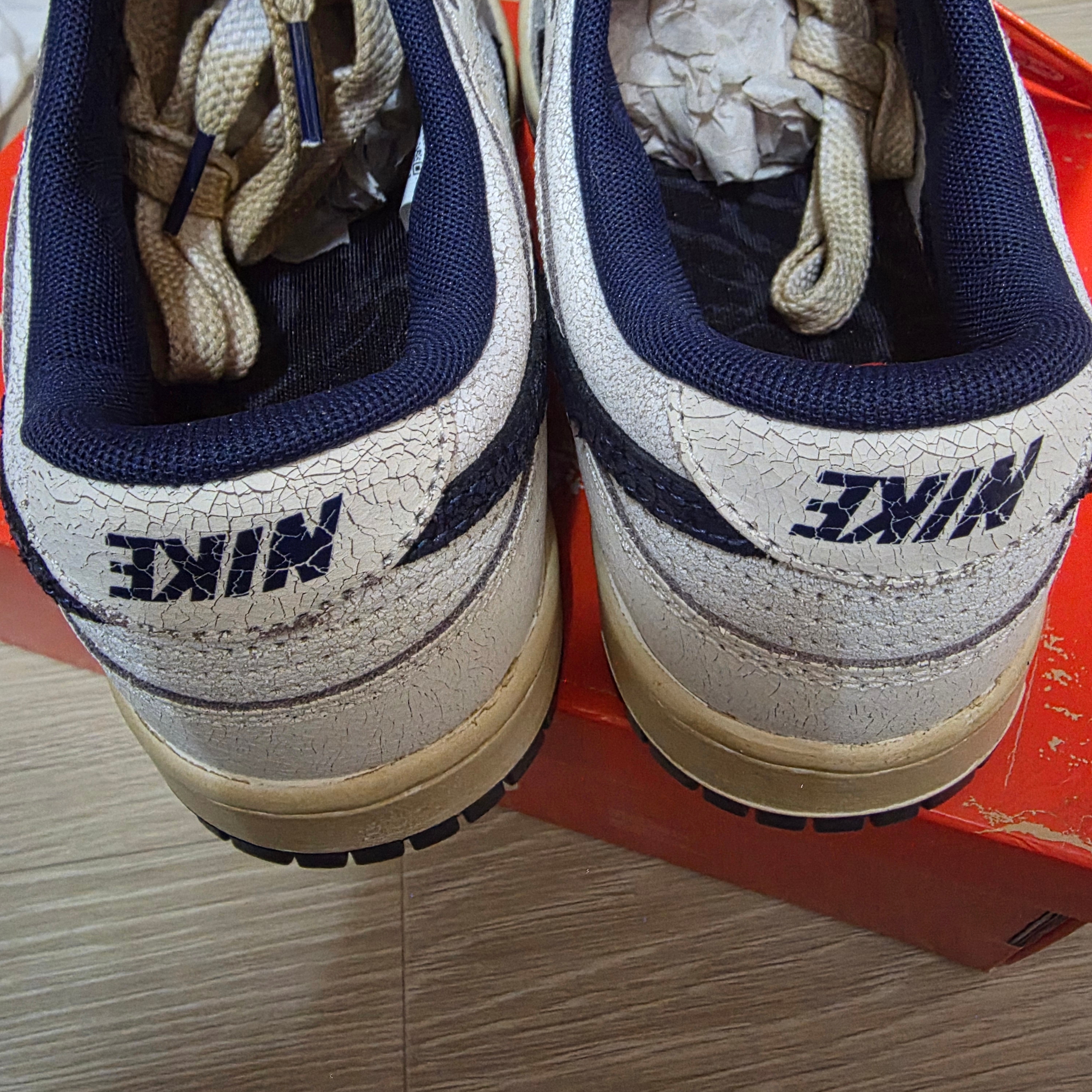 Nike x Stranger Things Dunk Low Phantom and Midnight Navy 착용 스타일 - 5