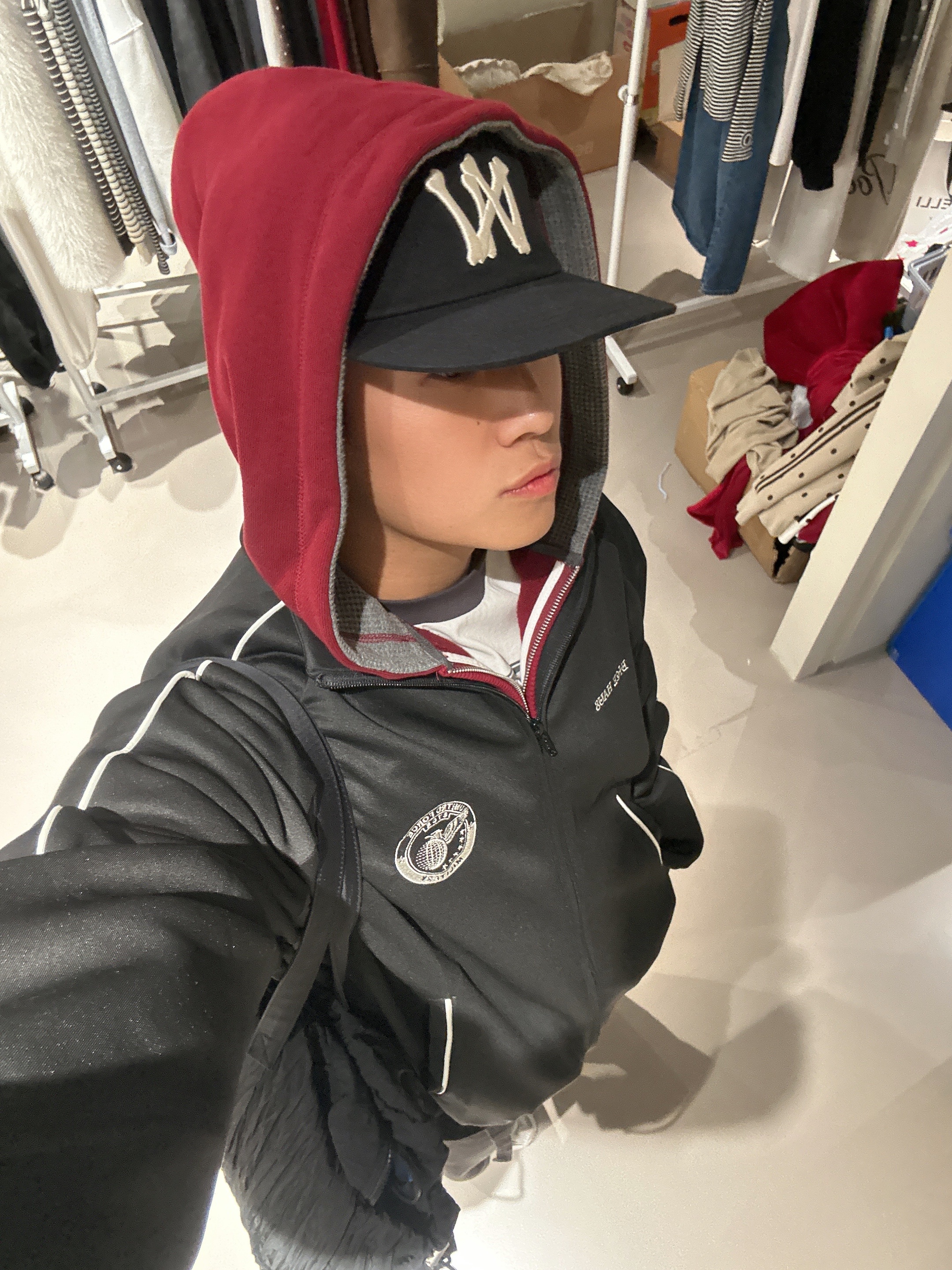 ETCE United Haus Track Jacket Black, Aoiro 6-Panel Bone A/N Cap Black 착용 스타일 - 1