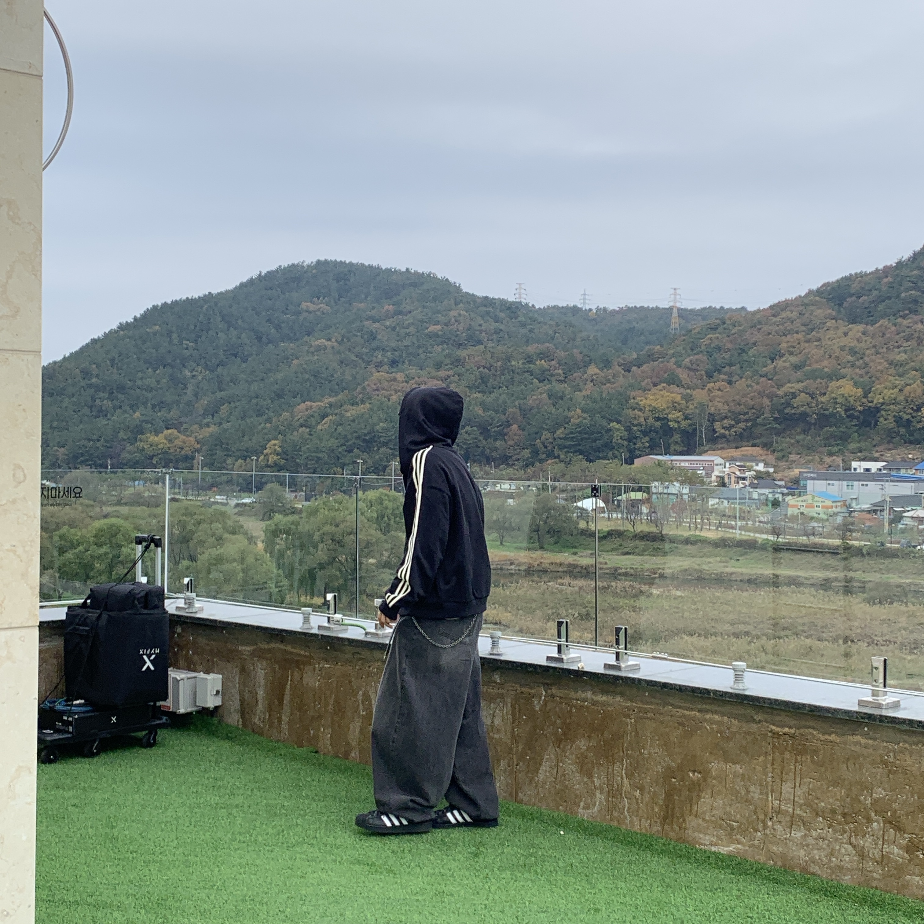 Adidas 3-Stripes Full-Zip Hoodie Black Cream White - KR Sizing, Oakley Session Beanie Blackout 착용 스타일 - 2