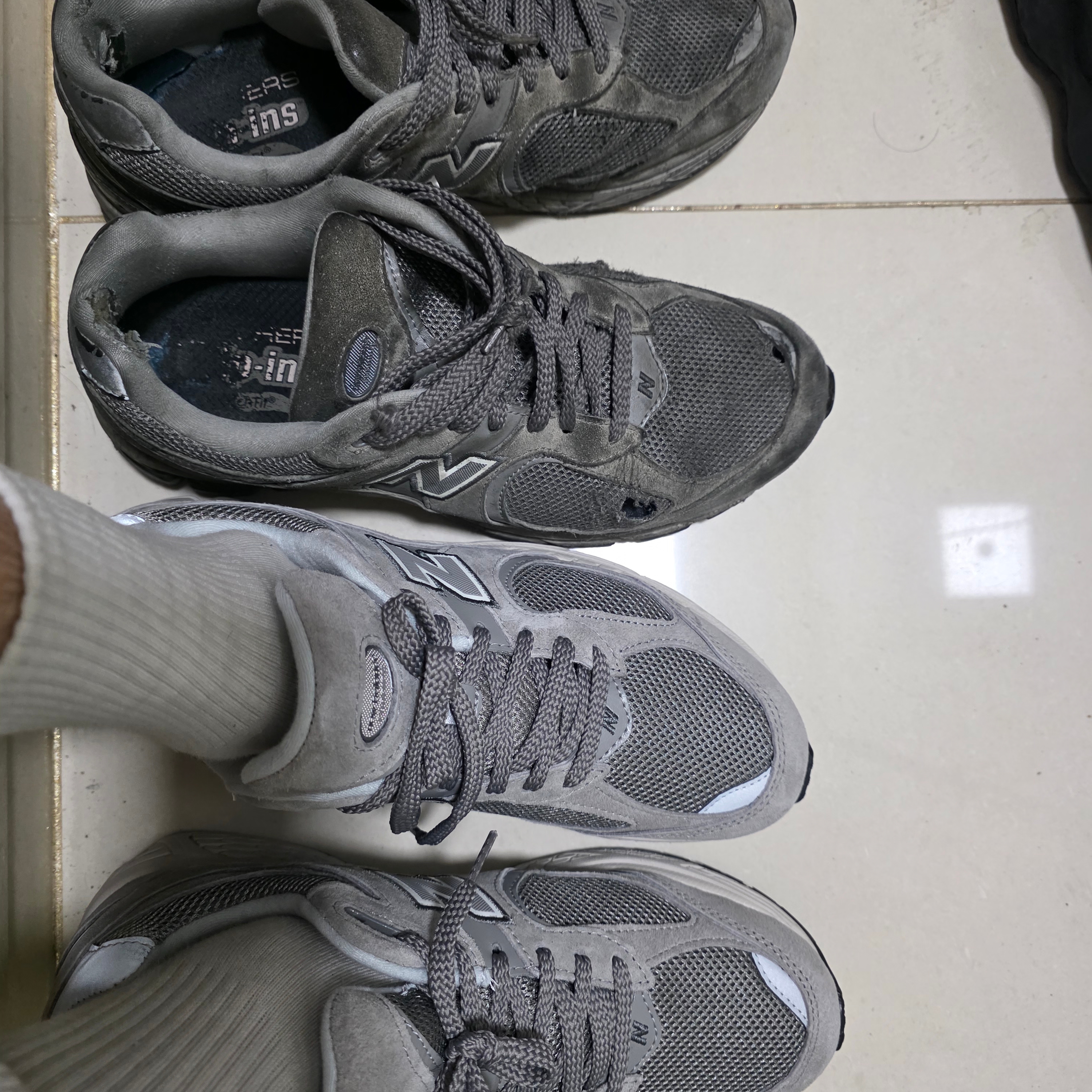 New Balance 2002R Grey 착용 스타일 - 2