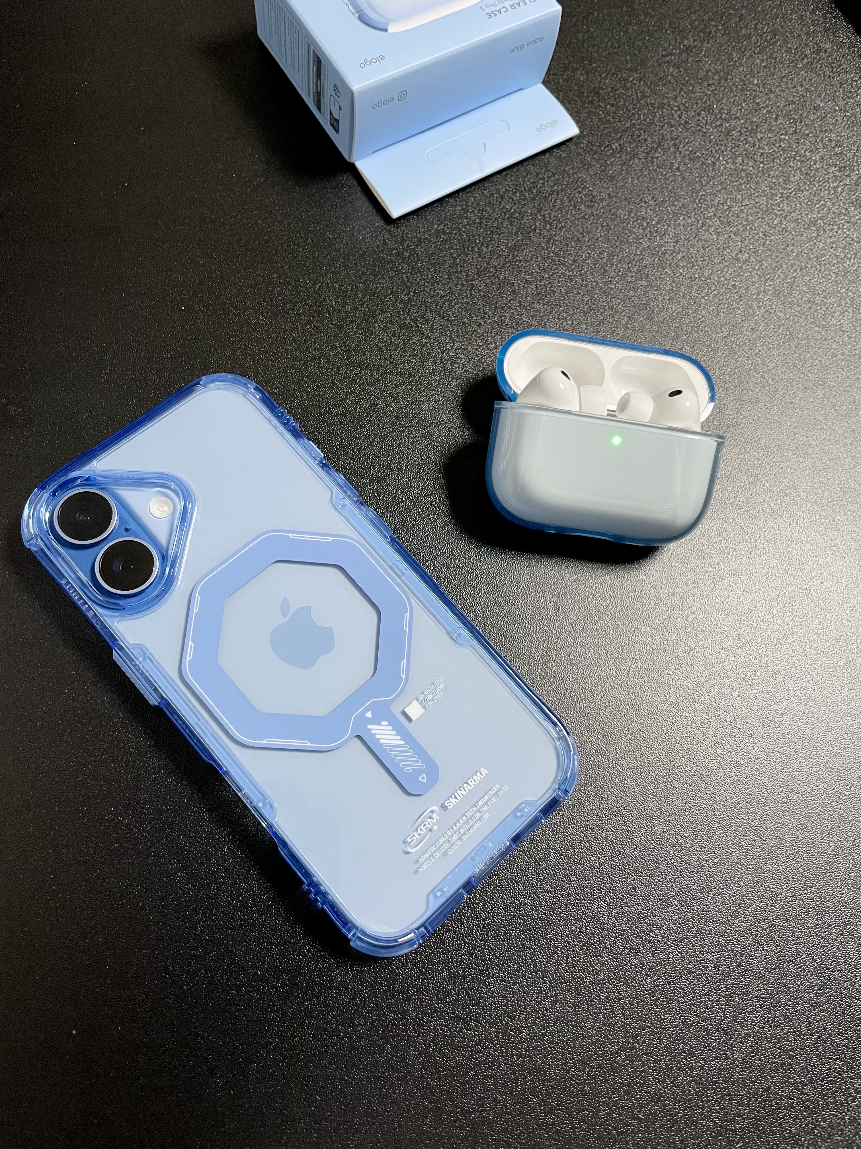 Skinarma iPhone 17 (2025) 6.3 Sido MagCharge Sky Blue 착용 스타일