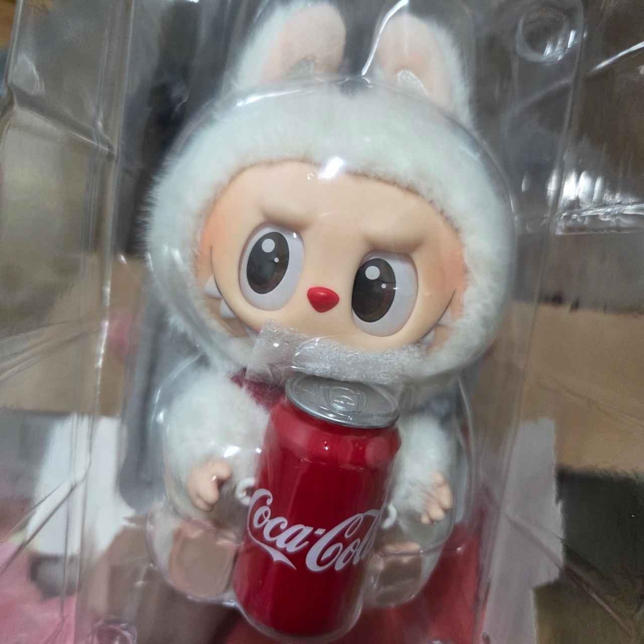 Pop Mart Labubu Coca Cola Series Keyring Sealed Case (1 Blind Box) 착용 스타일