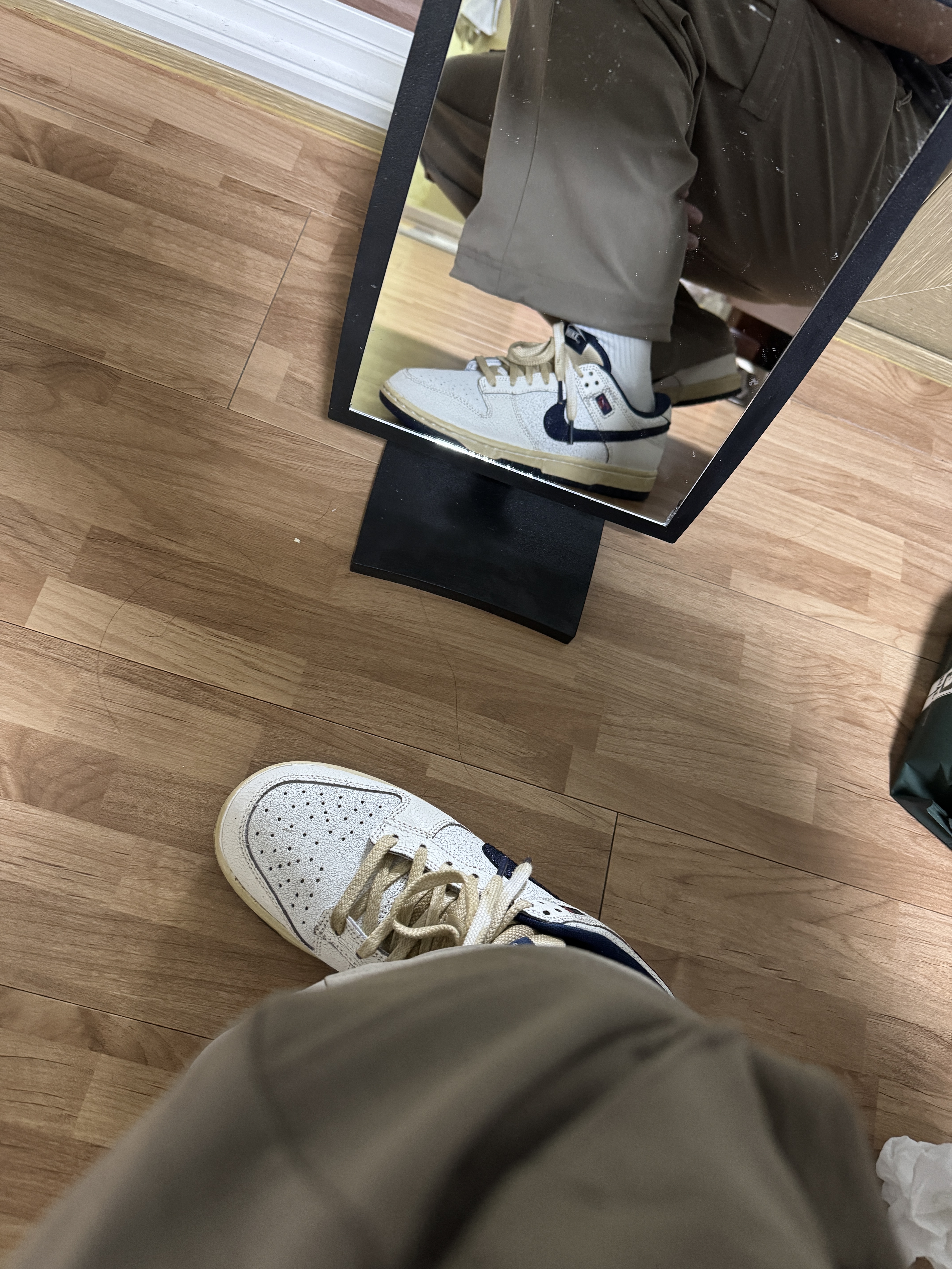 Nike x Stranger Things Dunk Low Phantom and Midnight Navy 착용 스타일 - 2