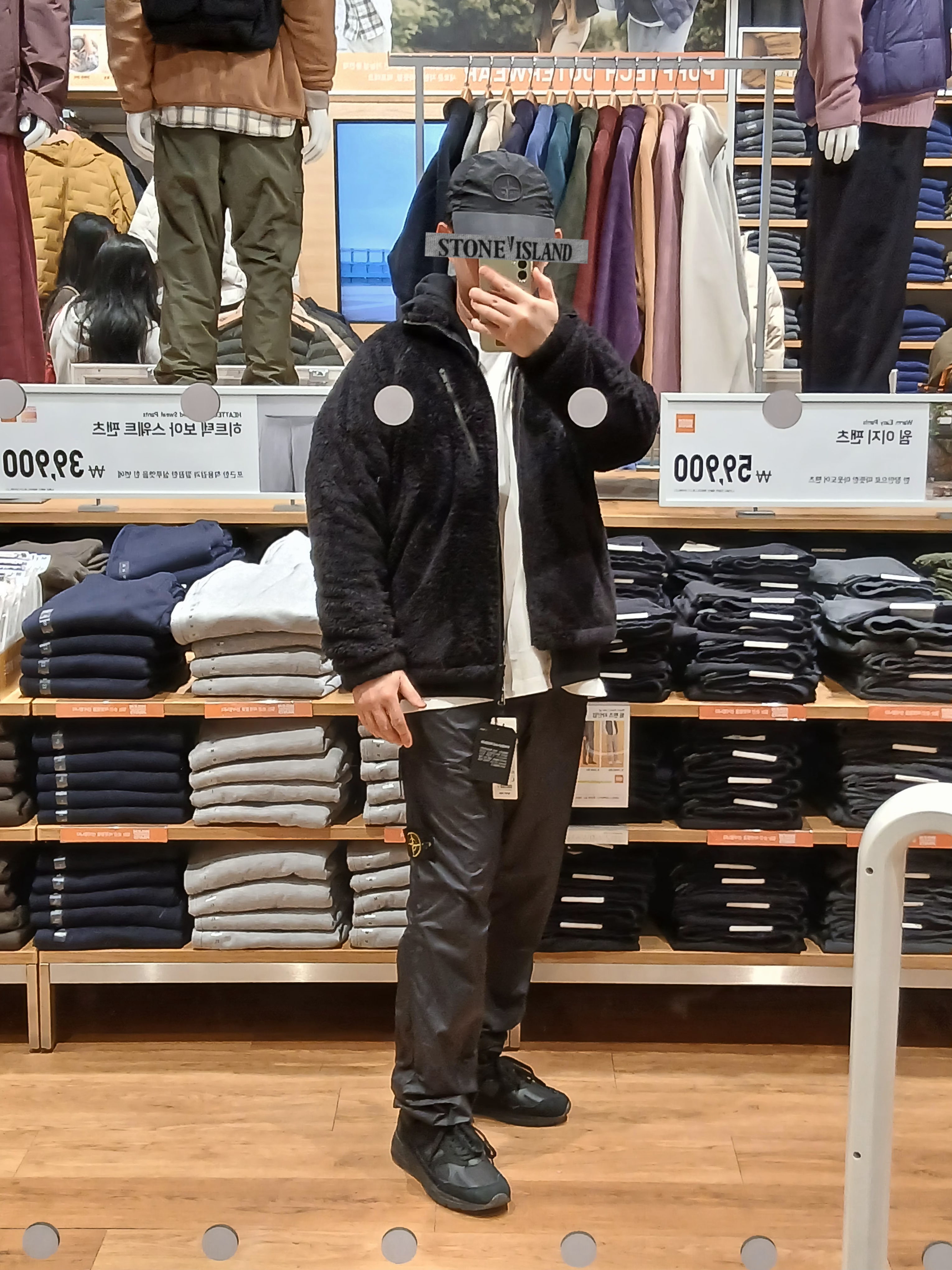 Stone Island 99576 Nylon Metal 6-Panel Cap Black, Arc'teryx Kragg Cotton LS T-Shirt White Light Black 착용 스타일 - 3