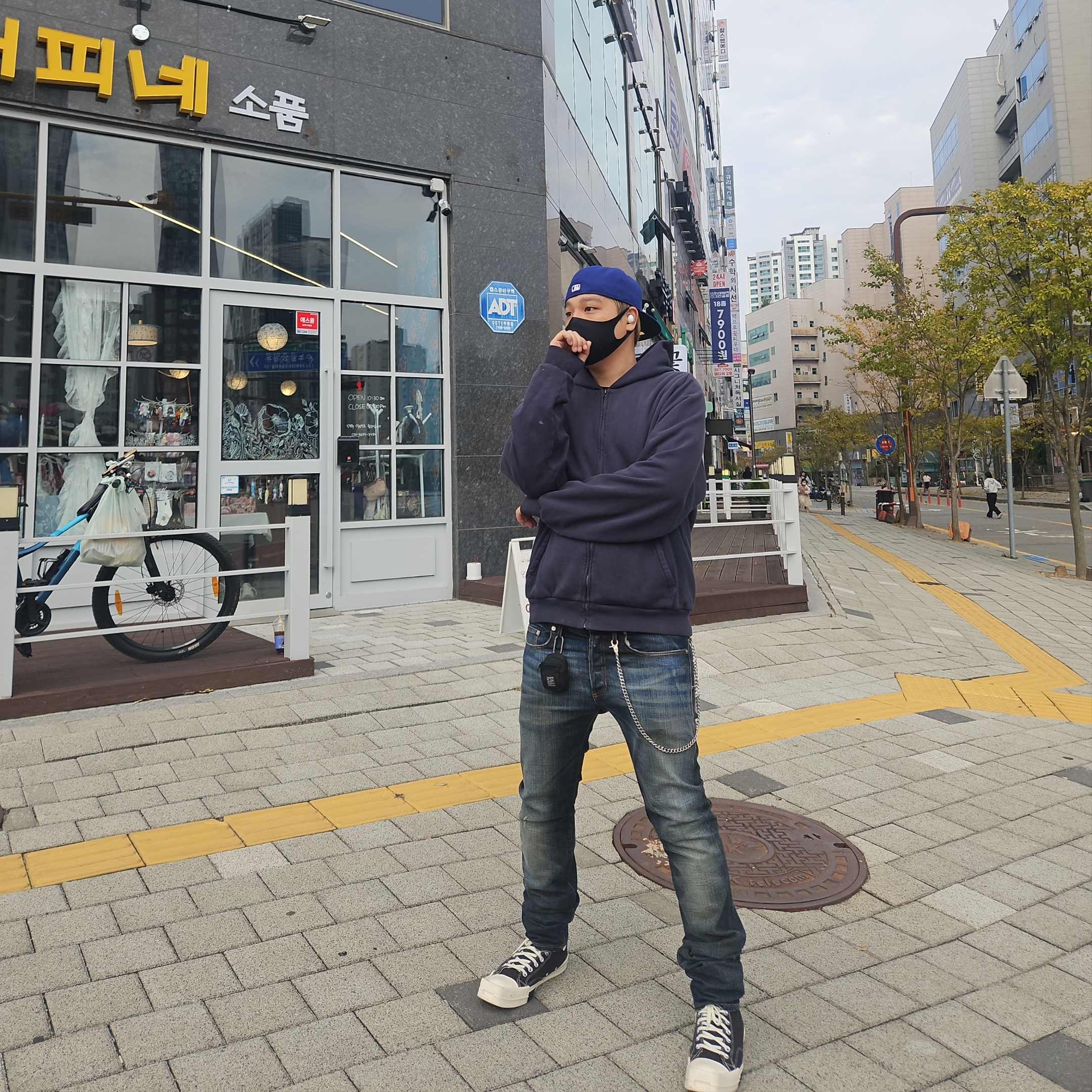 Converse x Drkshdw Turbodrk Chuck 70 Hi Black, Yeezy YZY Zip-Up Hoodie Navy 착용 스타일 - 1