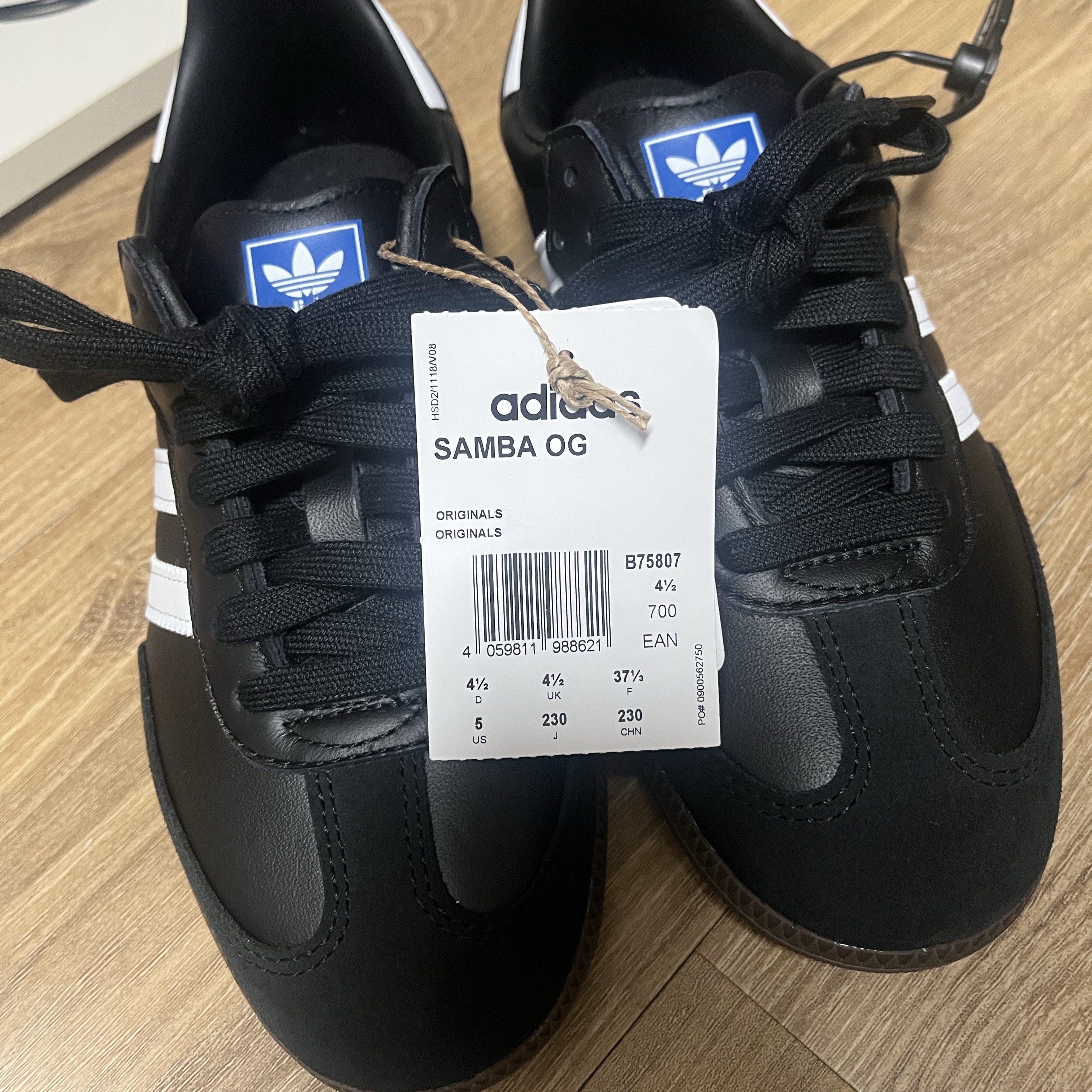 Adidas Samba OG Black White Gum 착용 스타일