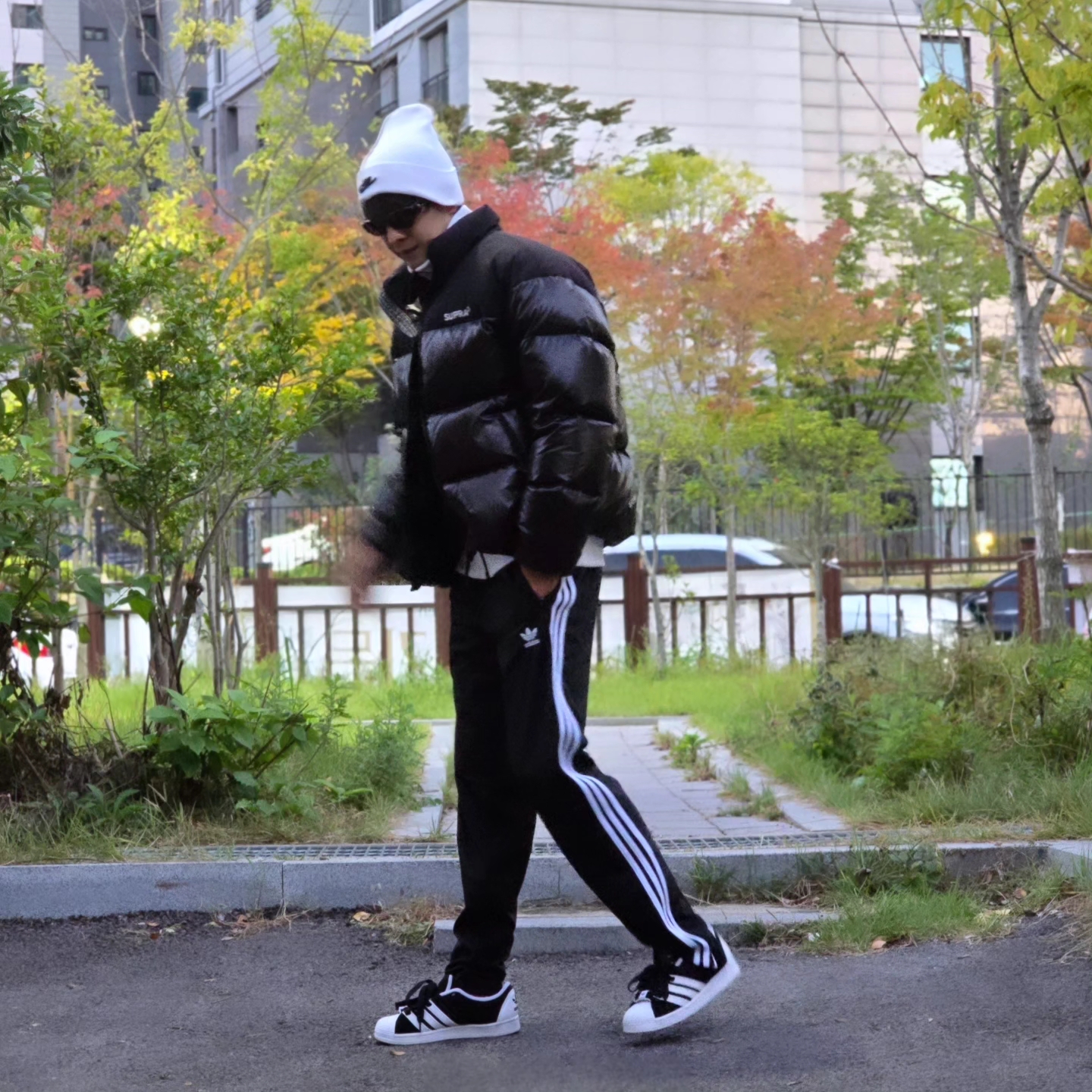 Nike NSW Utility Futura Beanie White, Adidas Adicolor Classics Beckenbauer Track Jacket Black - KR Sizing 착용 스타일 - 2