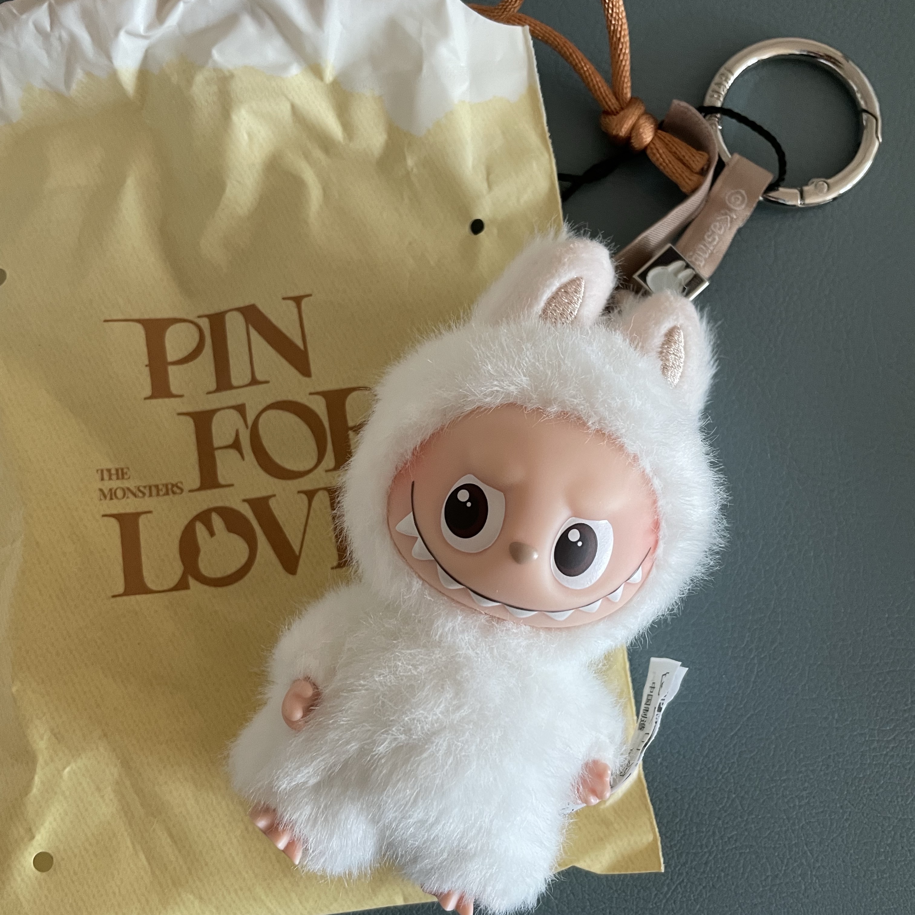 Pop Mart Labubu The Monsters Pin For Love Series Vinyl Plush Pendant (A-M) H (Opened Case) 착용 스타일 - 1