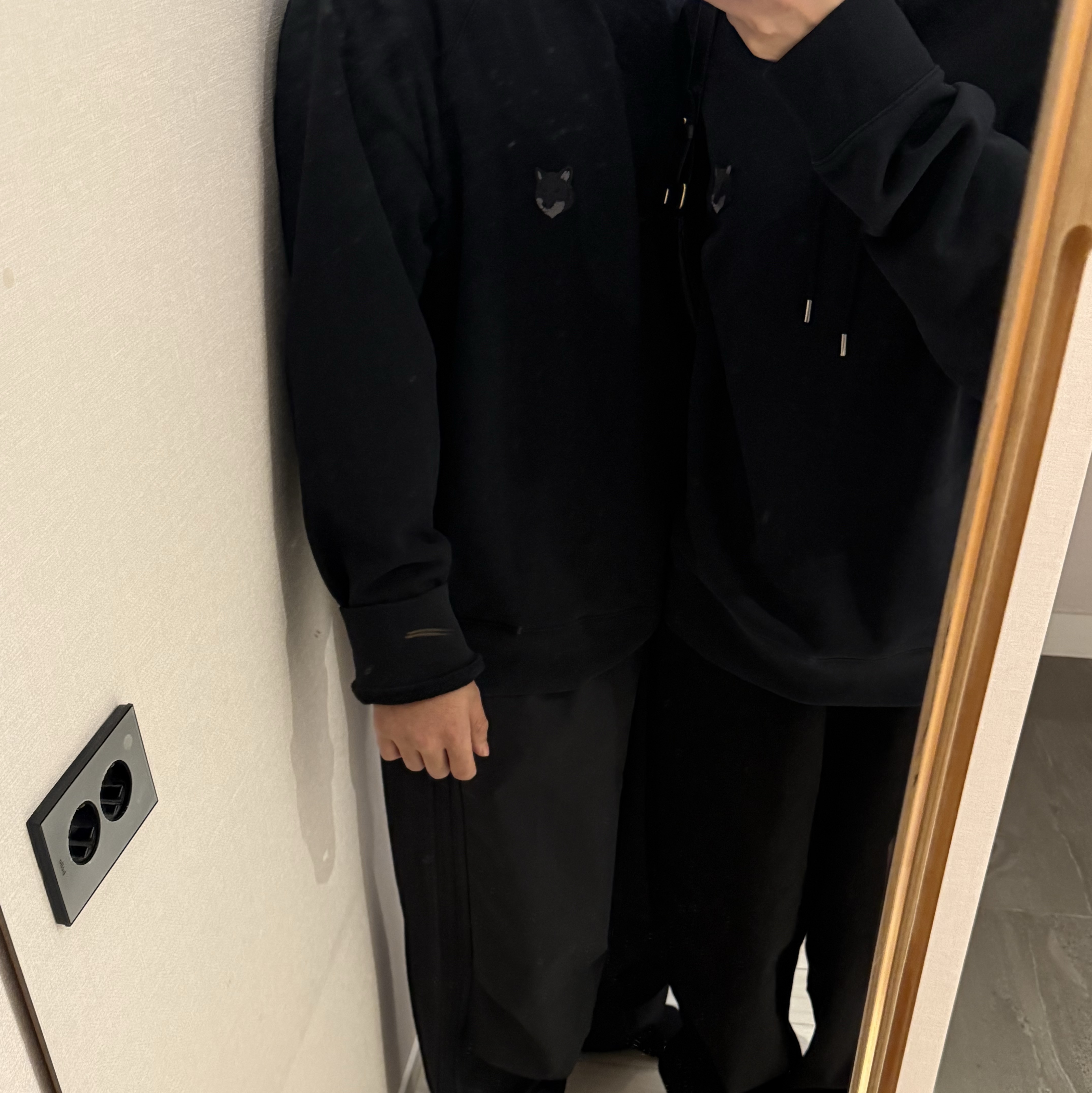 Maison Kitsune Bold Fox Head Patch Oversize Hoodie Black, Maison Kitsune Bold Fox Head Patch Oversize Sweatshirt Black 착용 스타일 - 1