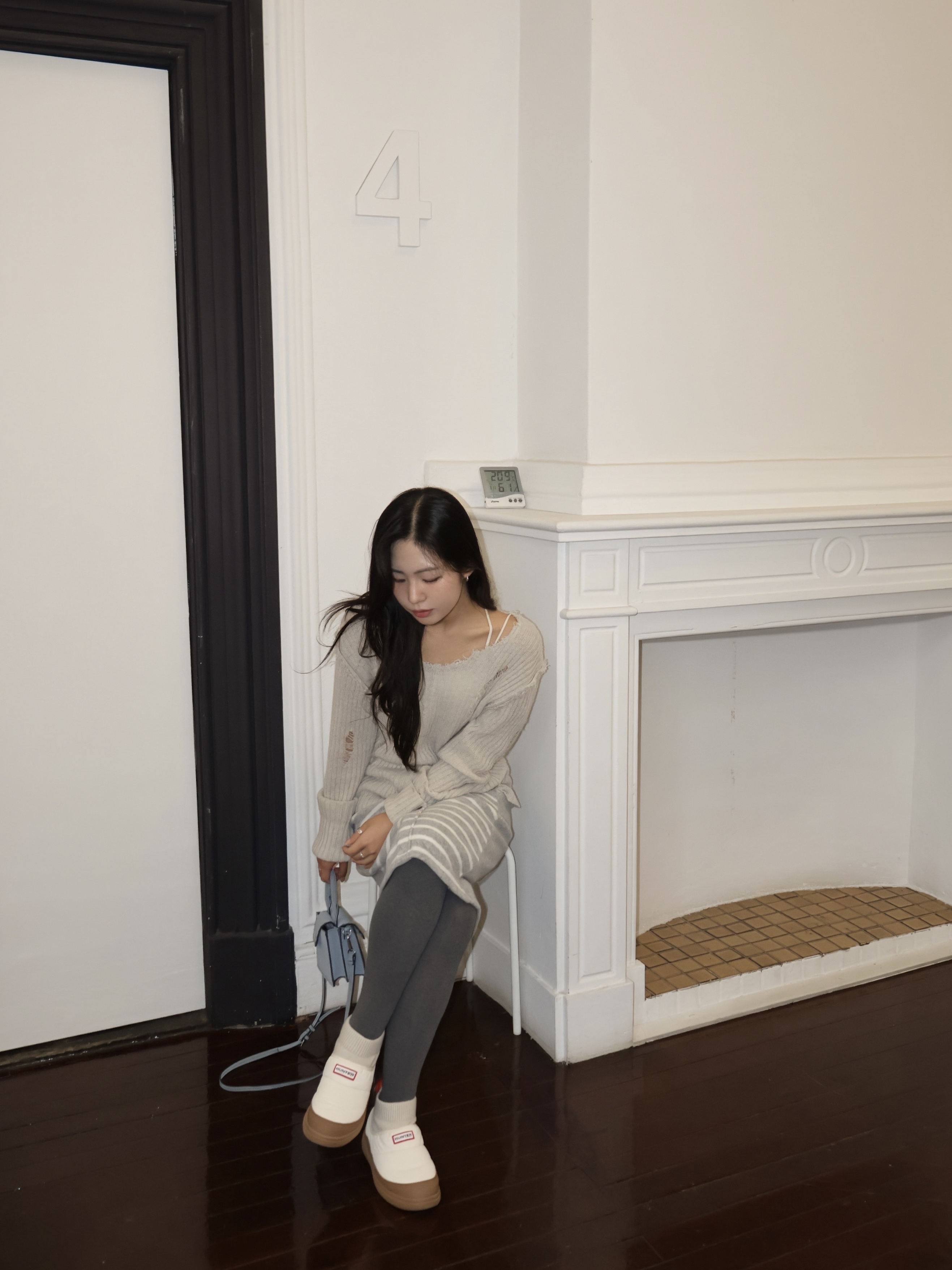 (W) Hunter In Out Puffer Knit Cuff Boots White Willow 착용 스타일 - 3
