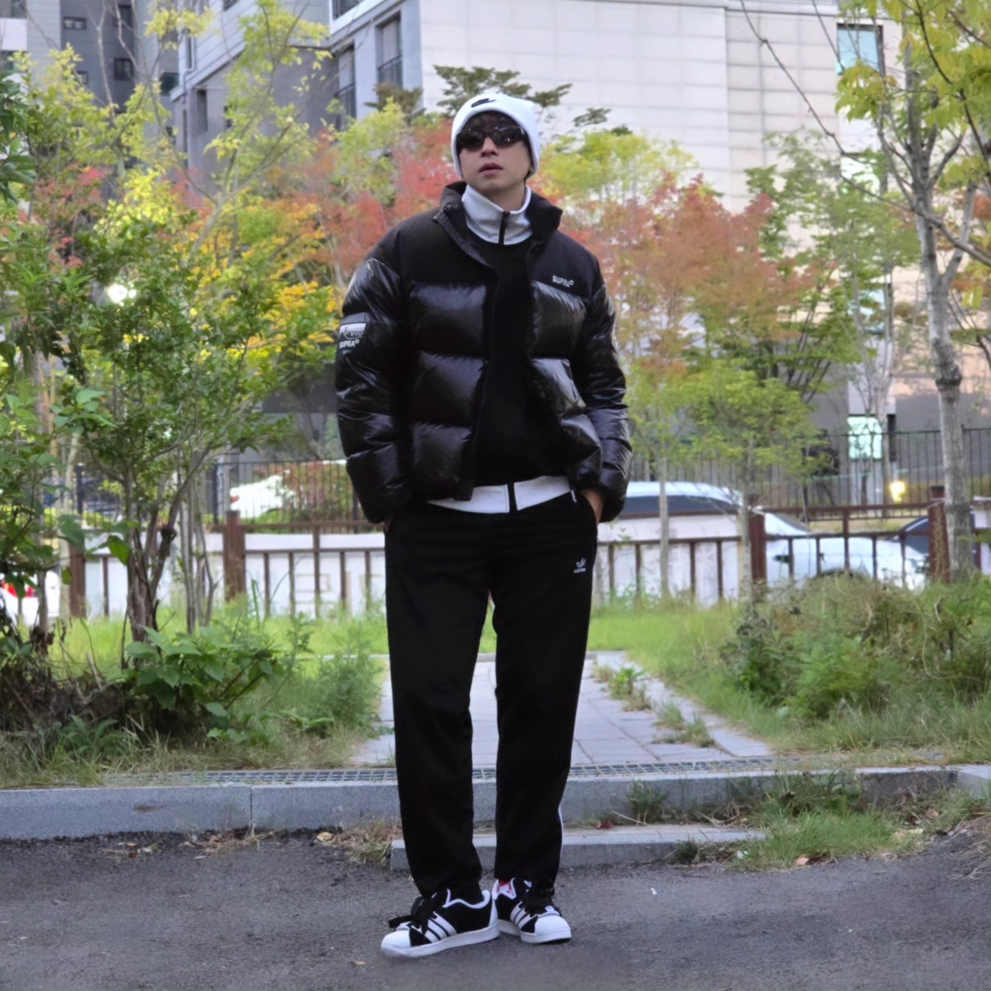 Nike NSW Utility Futura Beanie White, Adidas Adicolor Classics Beckenbauer Track Jacket Black - KR Sizing 착용 스타일 - 5