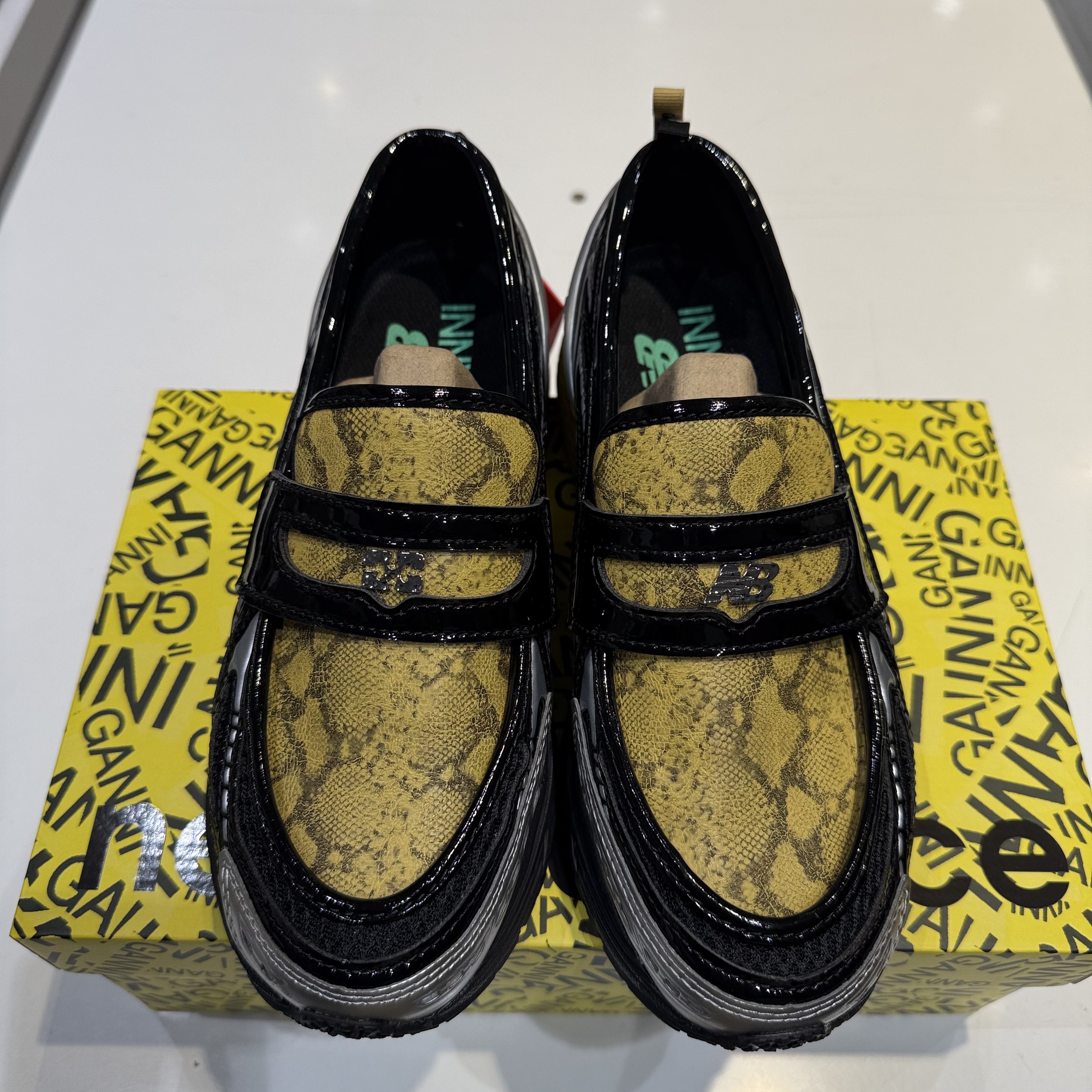 New Balance x Ganni 1906L Fall Leaf BlacK 착용 스타일 - 1
