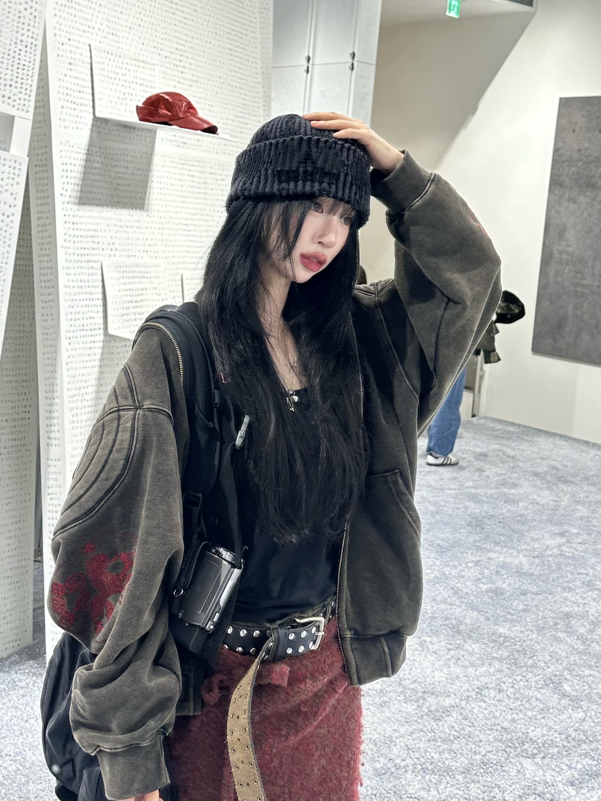 Atiissu Dia Beanie Grey, Atiissu Weave Beanie Gray 착용 스타일 - 2