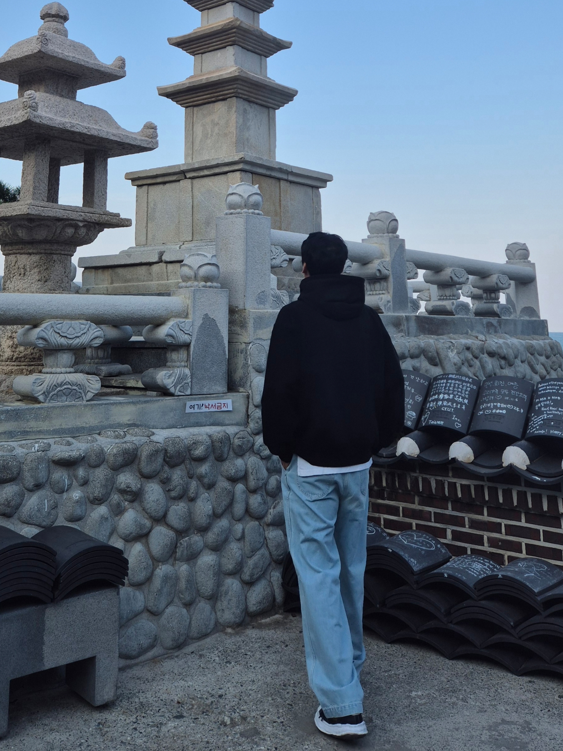 Supreme Gradient Hooded Sweatshirt Black - 24SS, Maison Mihara Yasuhiro Blakey OG Sole Leather Low-top Sneakers Black 착용 스타일 - 3