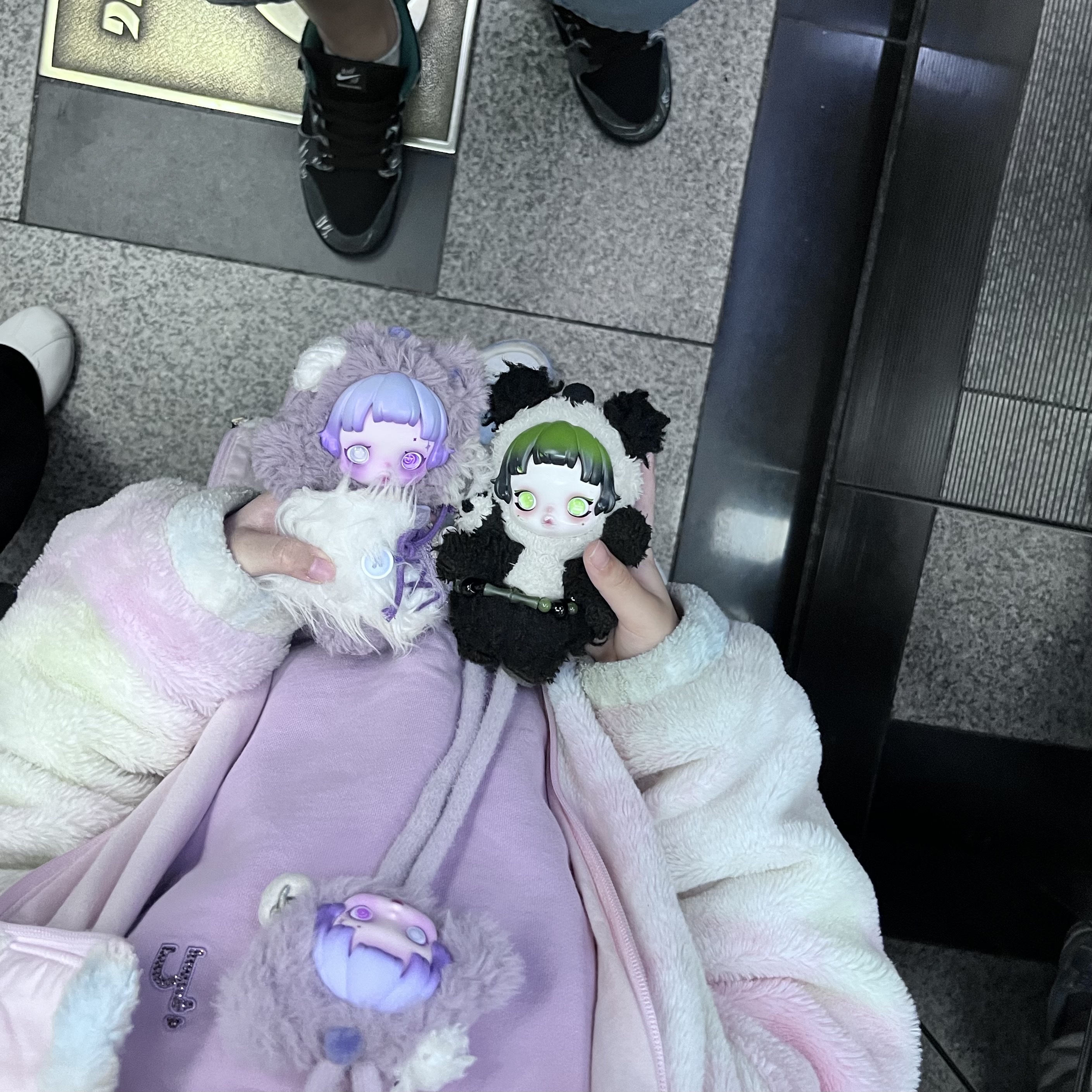 Pop Mart Skullpanda You Found Me！Series Phone Lanyard Ratty Bear (Opened Case), Pop Mart Skullpanda You Found Me ! Series Plush Doll Pendant Ratty Bear (Opened Case) 착용 스타일 - 1