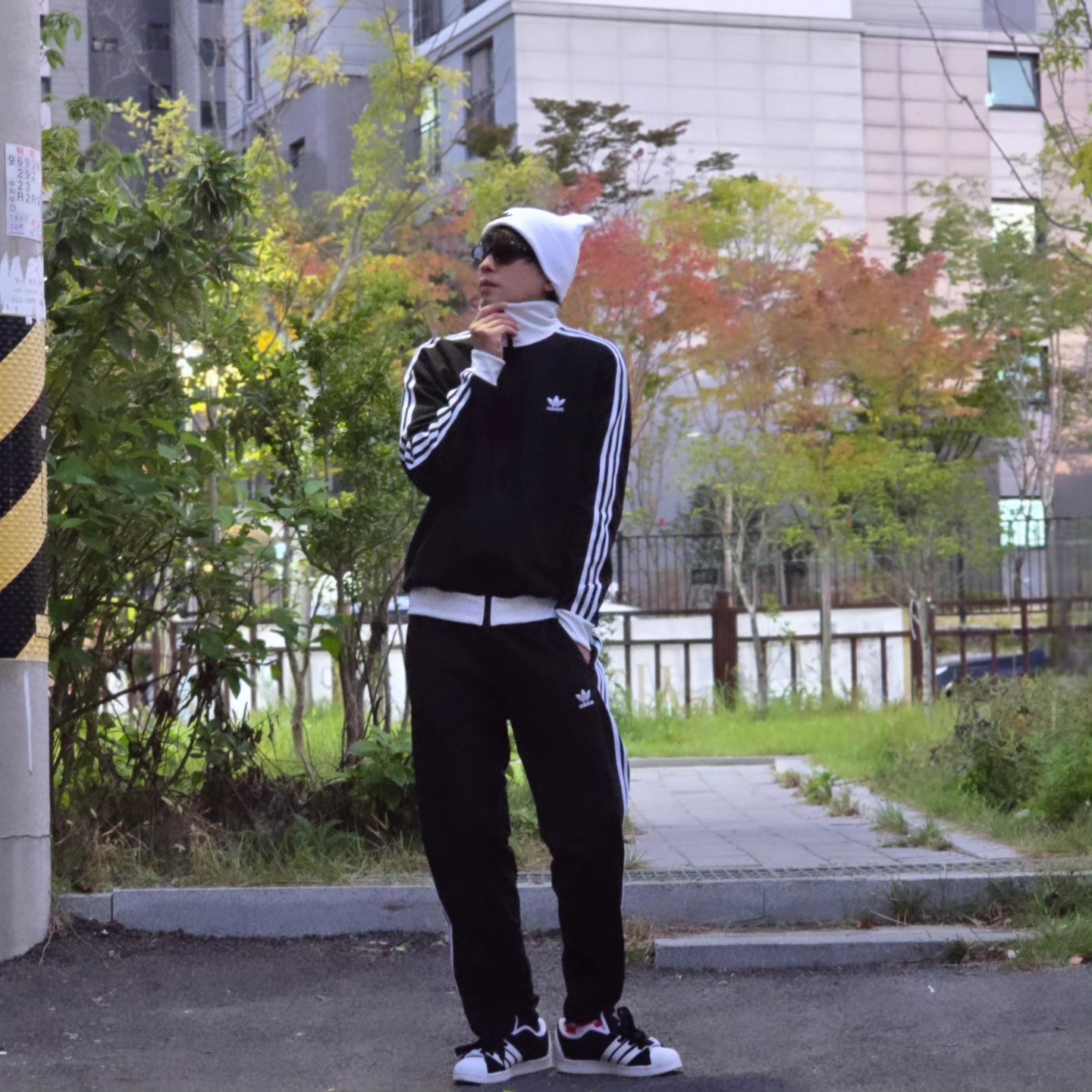 Nike NSW Utility Futura Beanie White, Adidas Adicolor Classics Beckenbauer Track Jacket Black - KR Sizing 착용 스타일 - 7