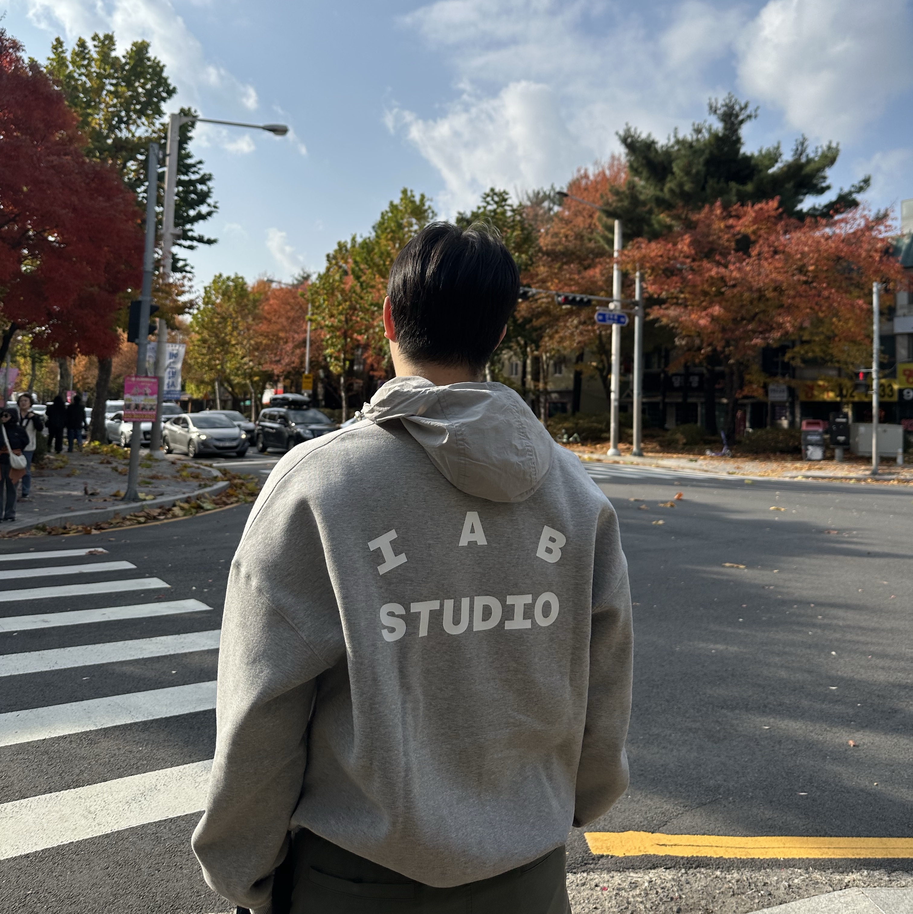 IAB Studio Woven Hoodie Gray White 착용 스타일 - 2