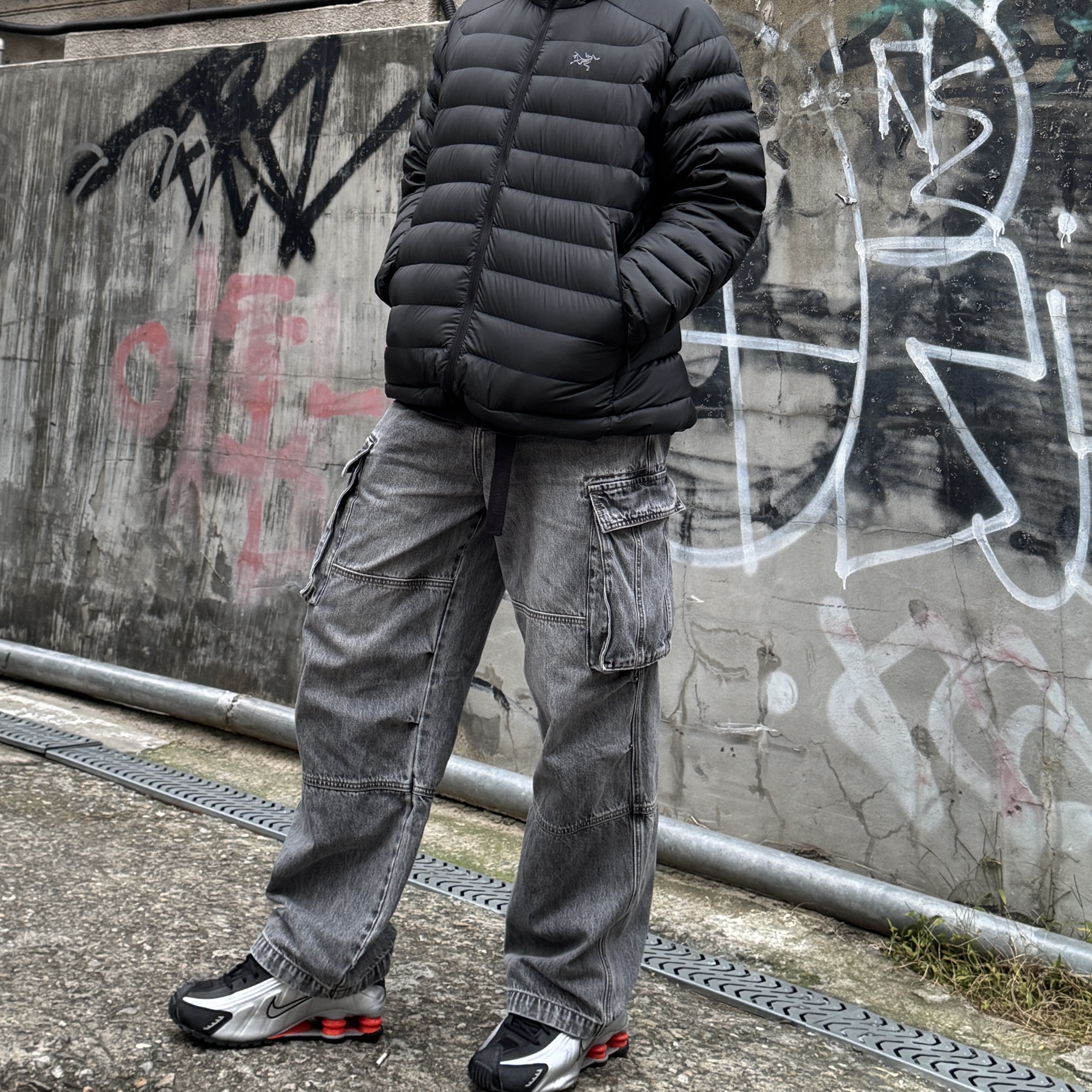 Nike Shox R4 Metallic Silver Red, Arc'teryx Cerium Hoody Black Sapphire 착용 스타일