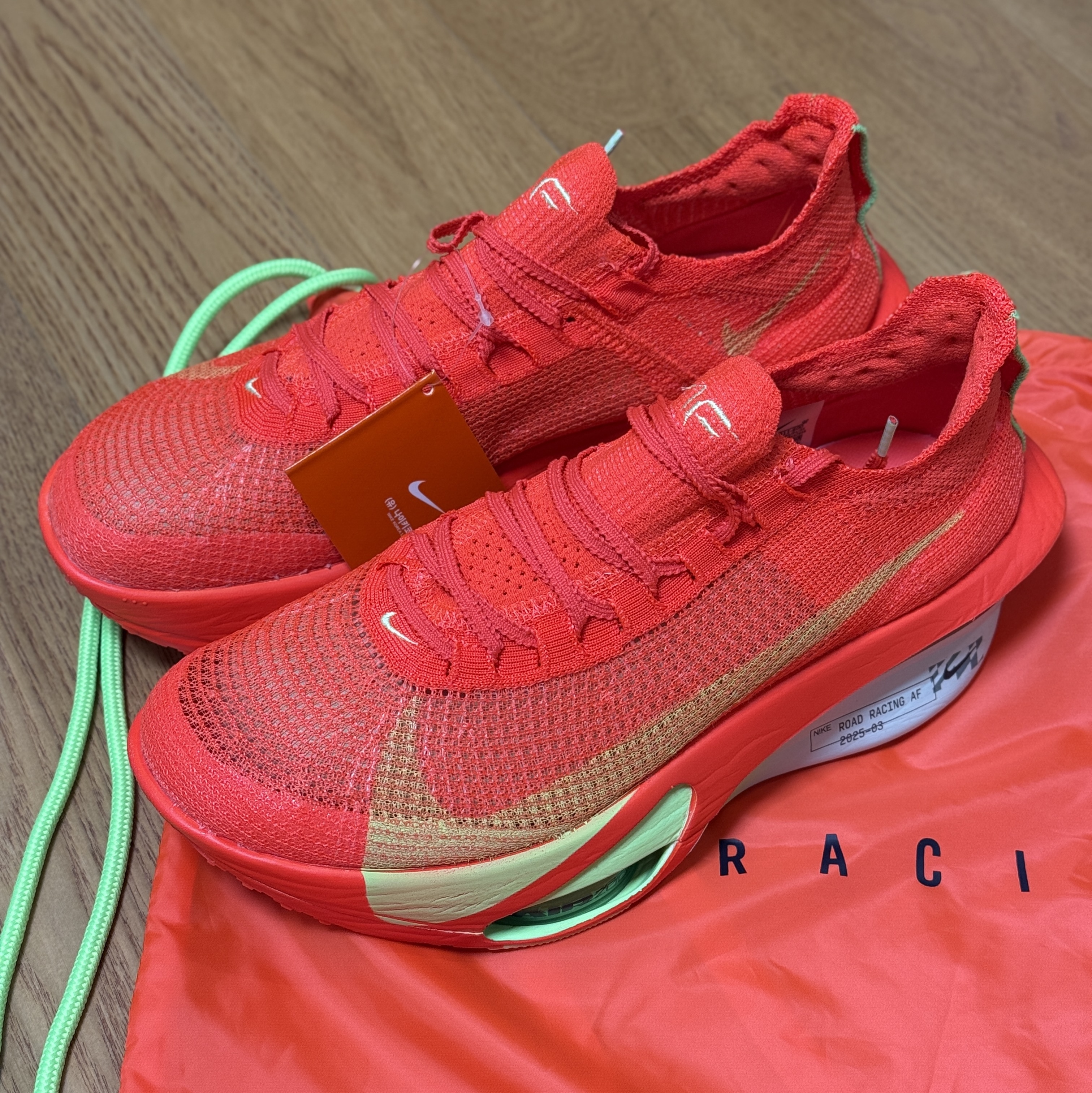 Nike Air Zoom Alphafly Next% 3 Bright Crimson Lime Blast 착용 스타일
