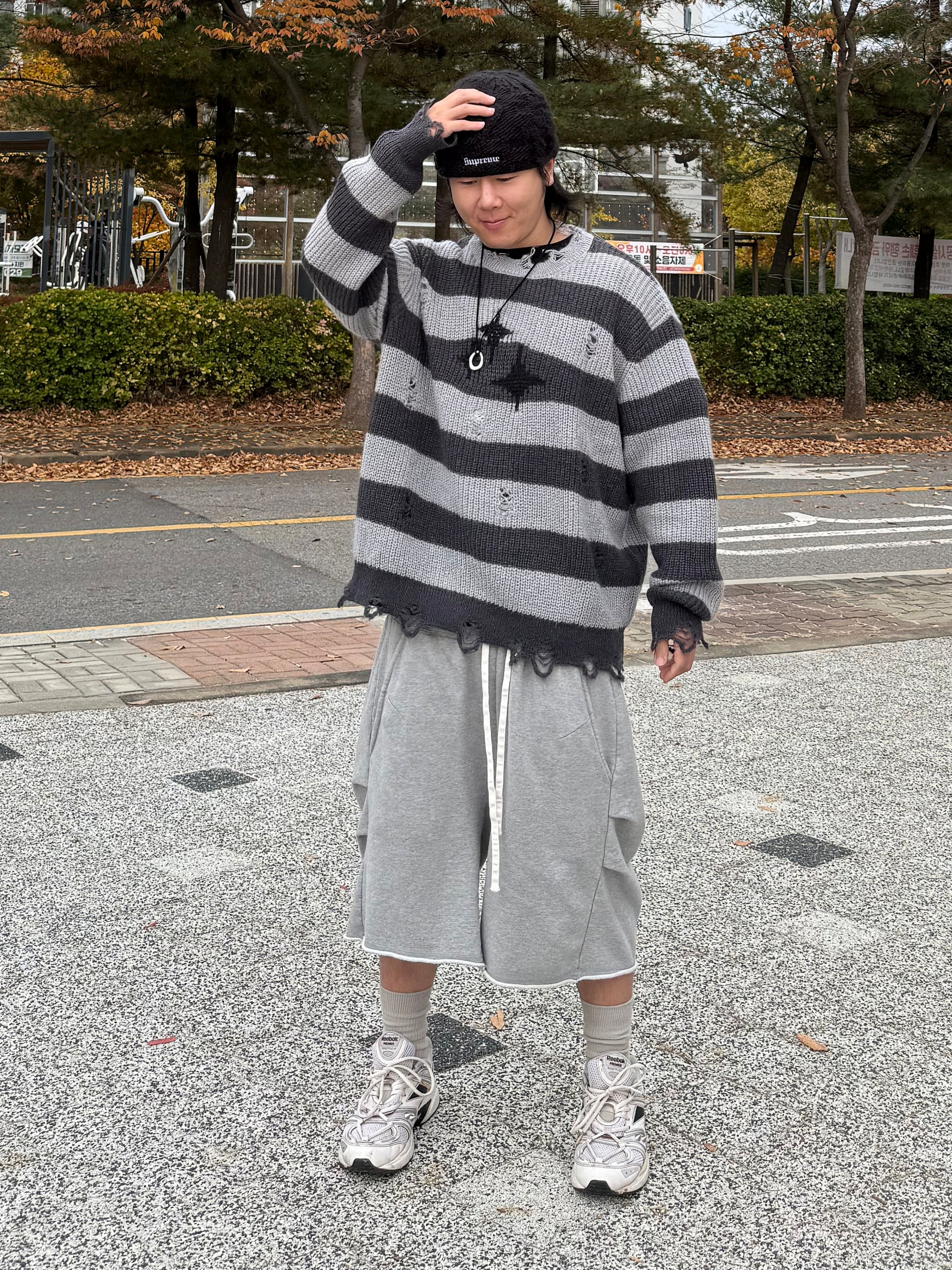 Supreme Block Knit Beanie Black - 25SS 착용 스타일 - 2