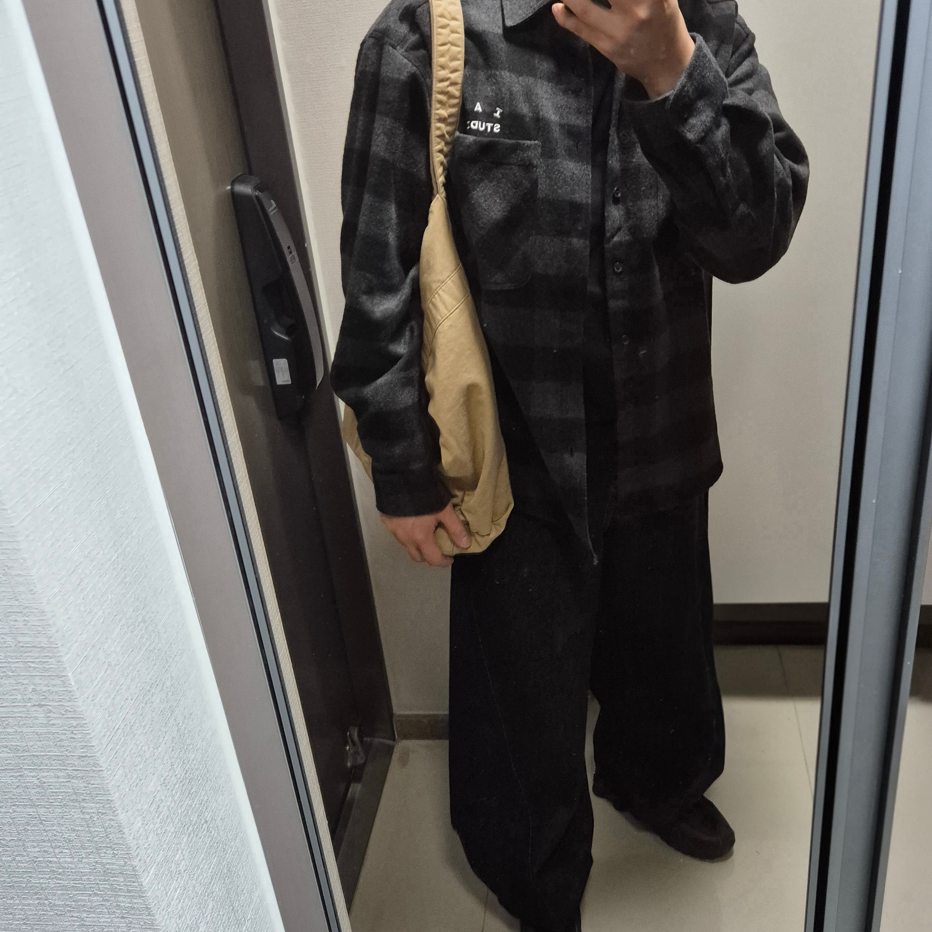 IAB Studio Gingham Check Shirt Black White 착용 스타일