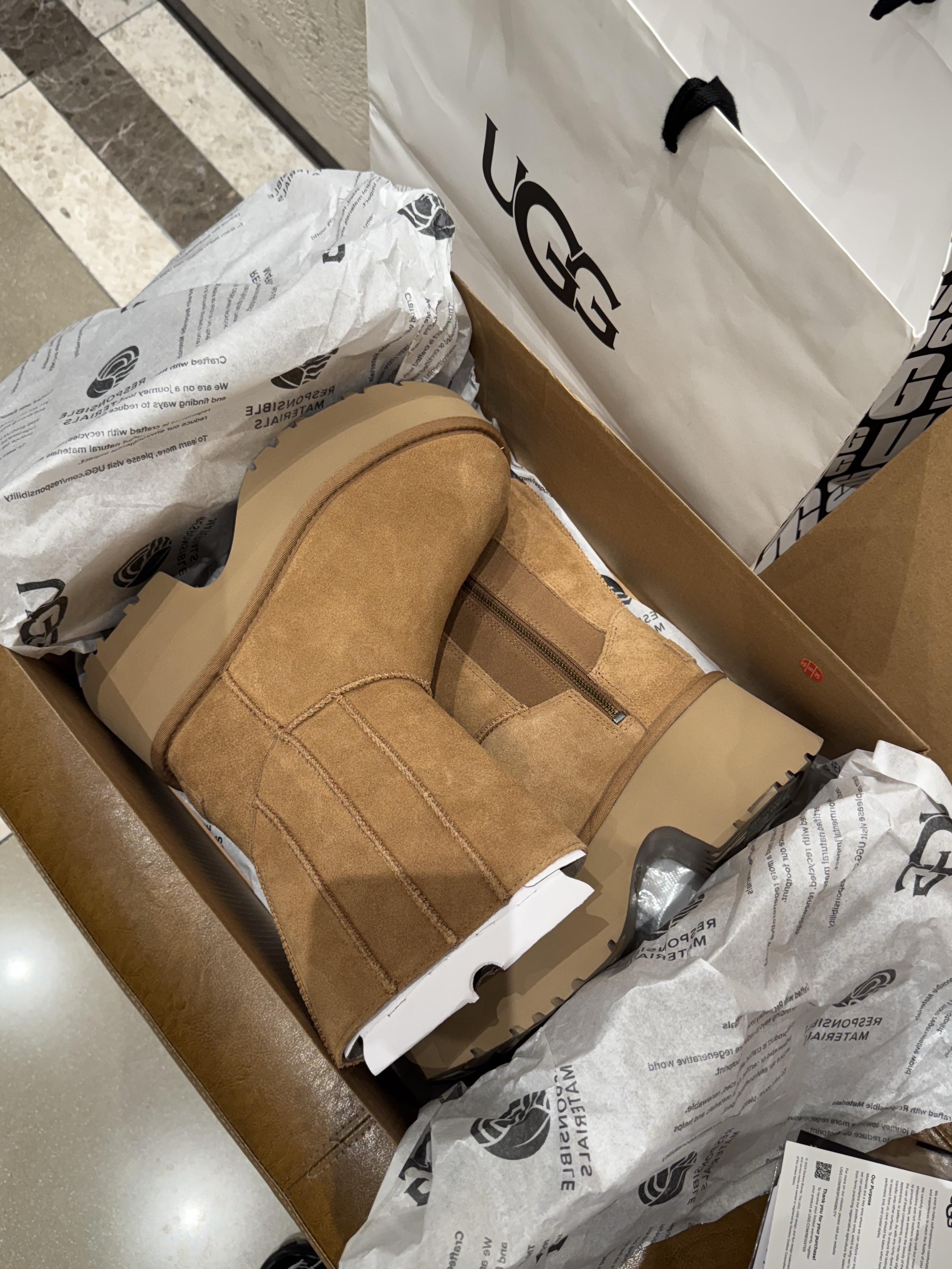 (W) UGG Classic Twin Seam New Heights Chestnut 착용 스타일 - 2