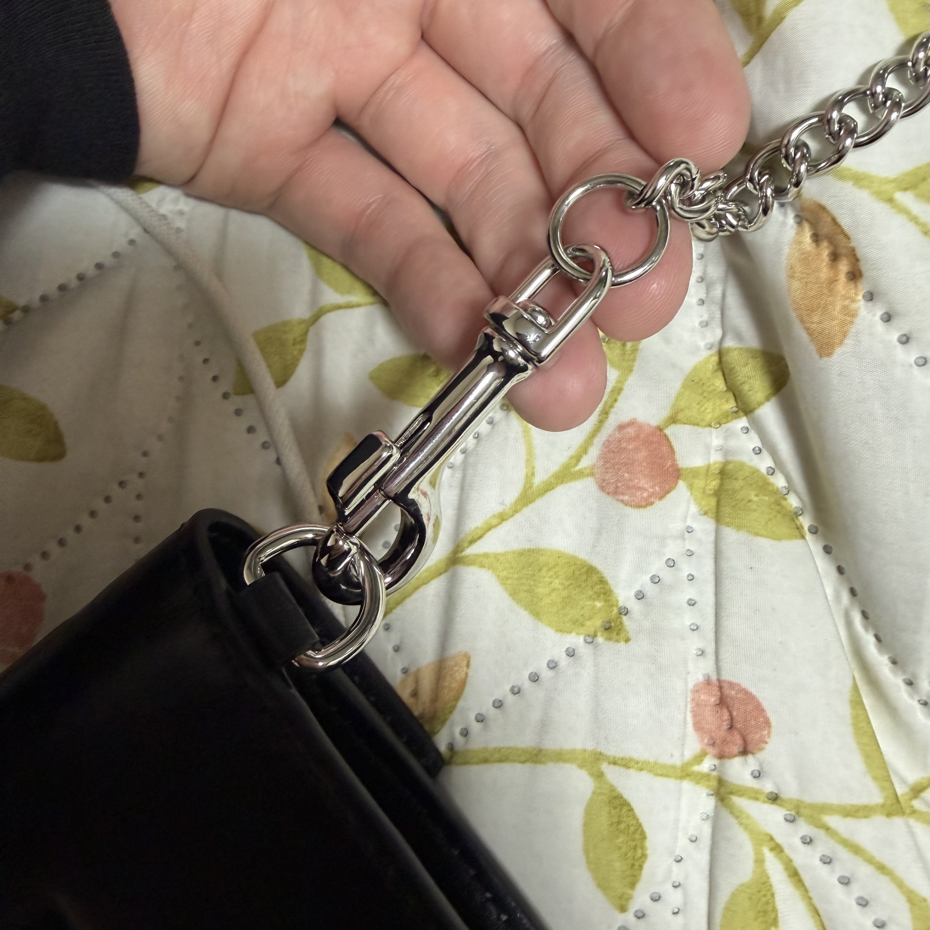 Supreme Leather Chain Wallet Black 착용 스타일 - 9