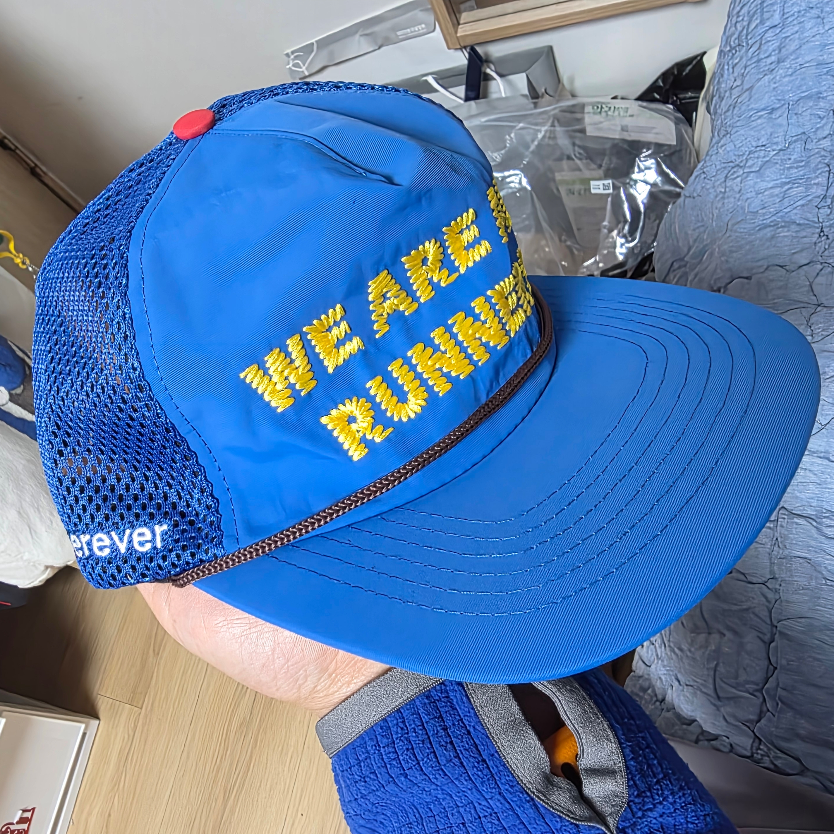 Alex Zono x Wherever We Are All Runners Trucker Hat Blue 착용 스타일
