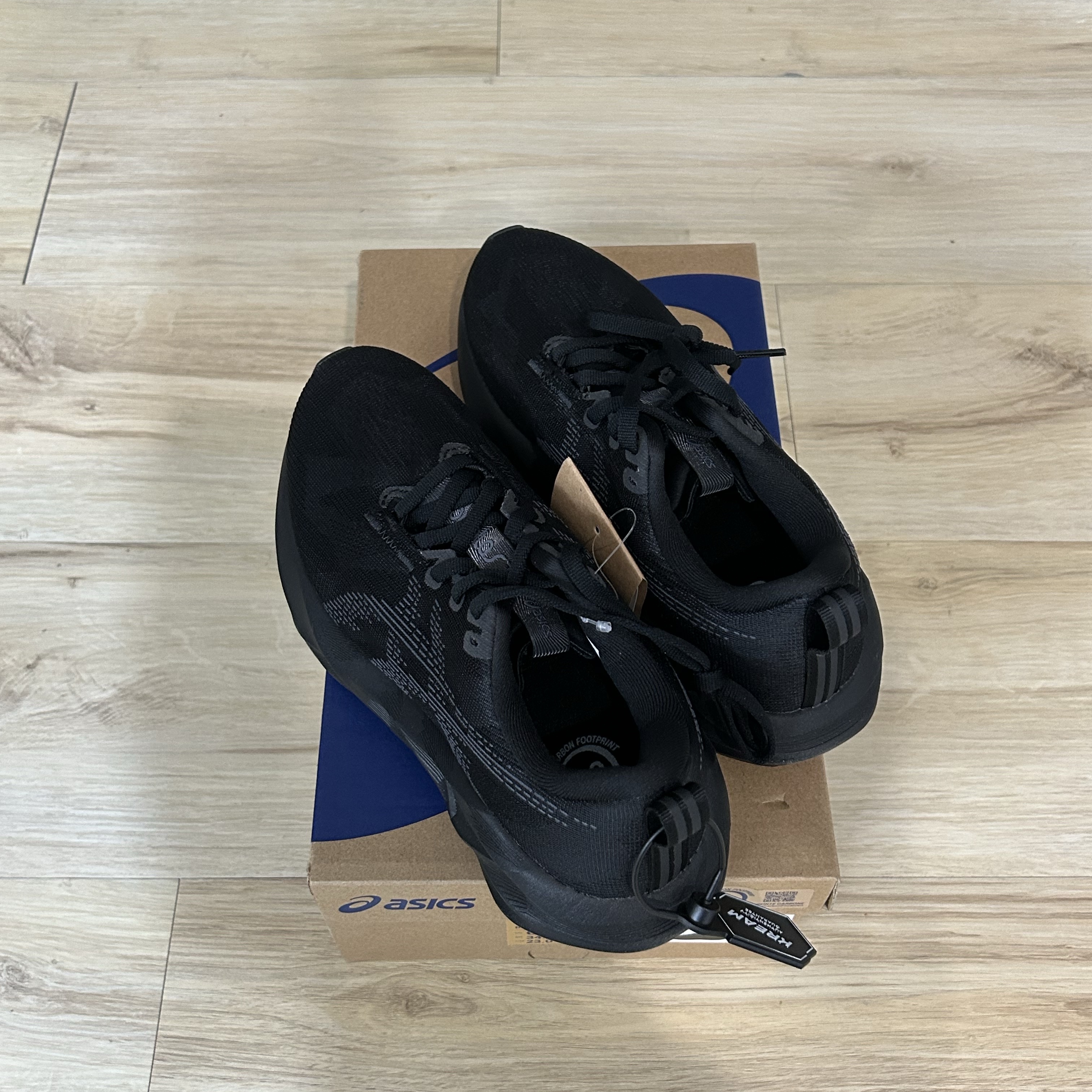 (W) Asics Novablast 5 Black Carrier Grey 착용 스타일