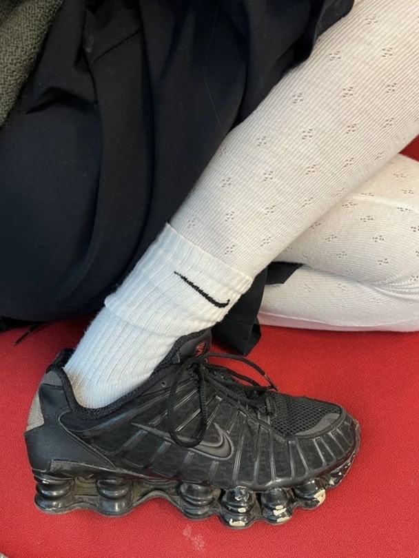(W) Nike Shox TL Black and Max Orange 착용 스타일