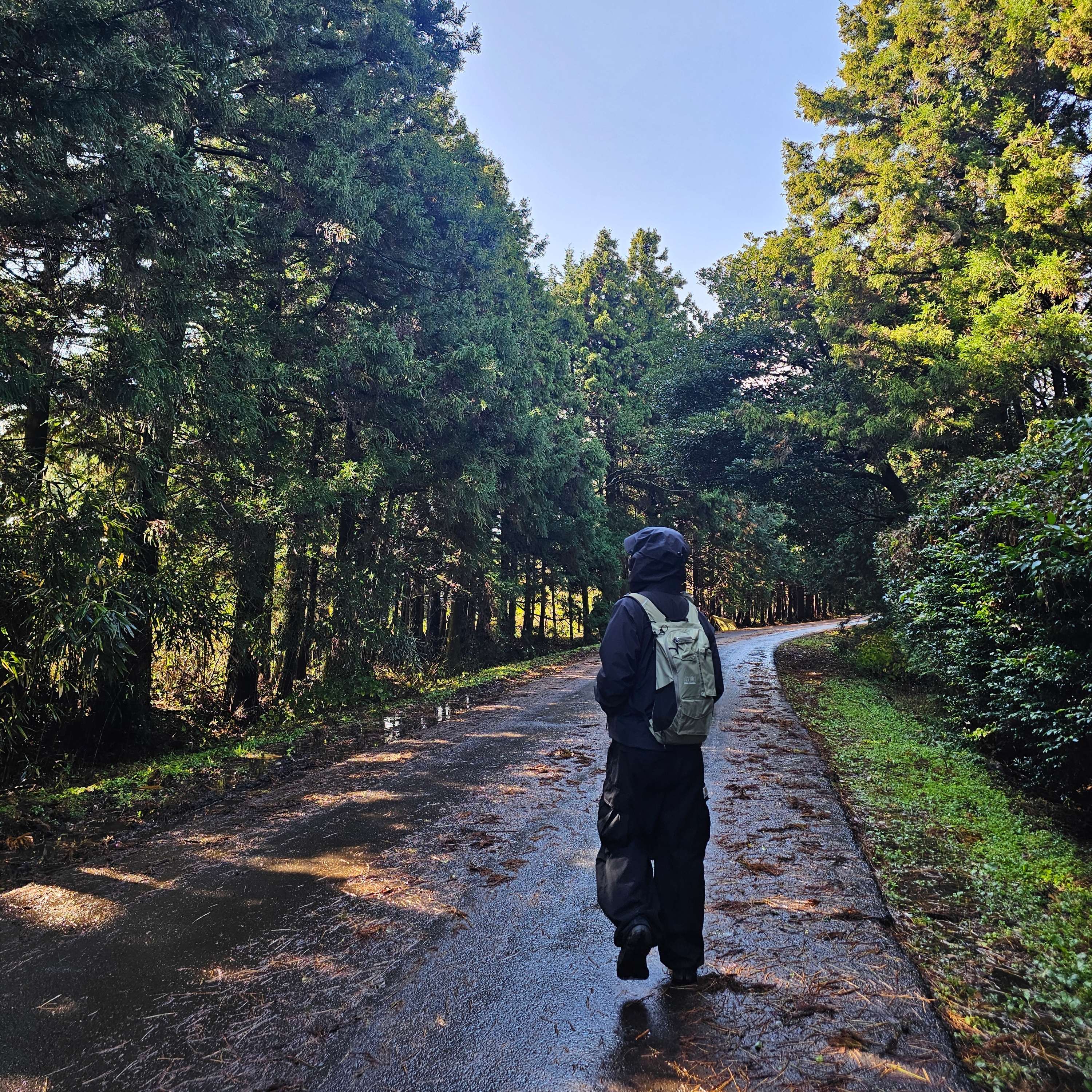 Salomon x MM6 Maison Margiela Daypack 20 Deep Lichen Green, On Running x Post Archive Faction (Paf) Cloudmonster 2 Black Magnet 착용 스타일 - 3
