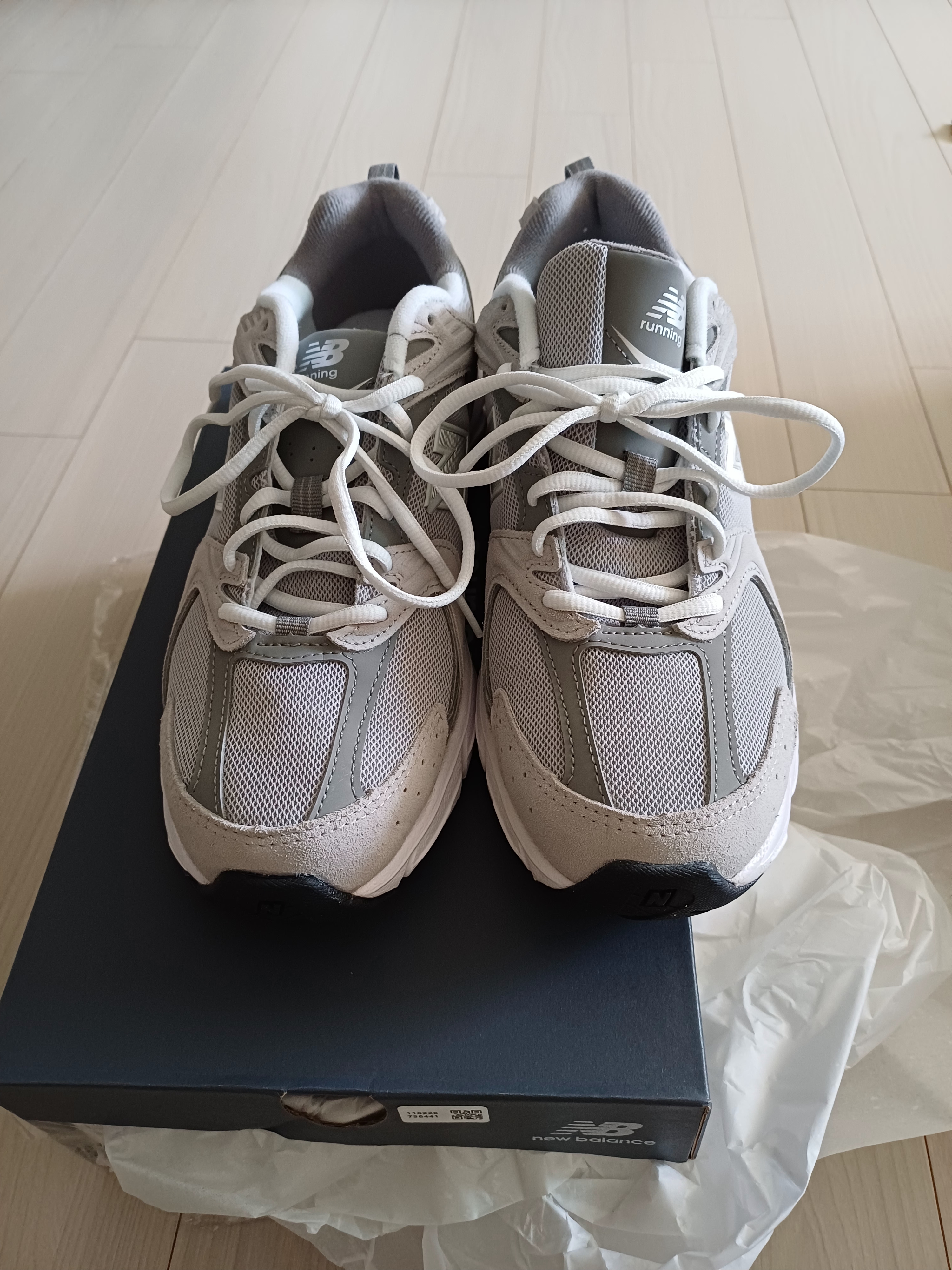 New Balance 530 Grey 착용 스타일 - 1