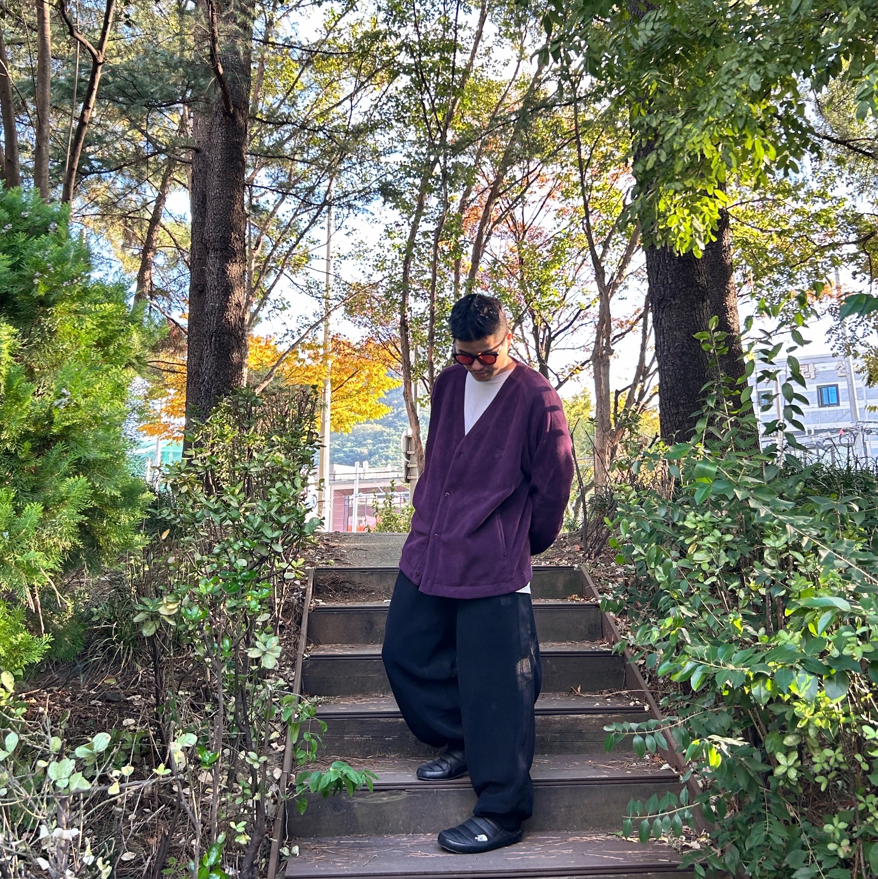 Uniqlo x Needles Fleece Oversized Cardigan Purple - KR, Uniqlo x Needles Fleece Wide Pants Black - KR 착용 스타일 - 5
