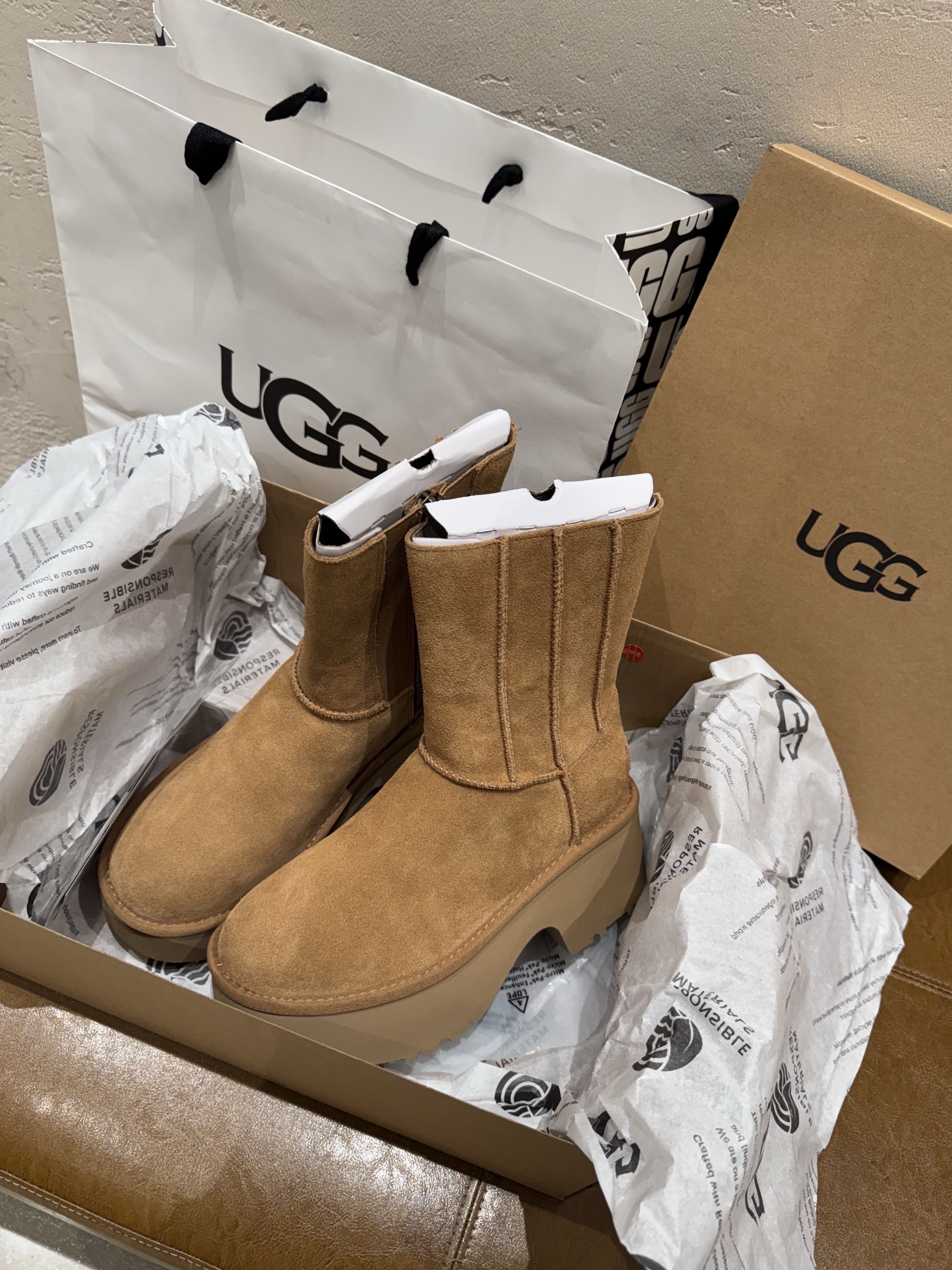 (W) UGG Classic Twin Seam New Heights Chestnut 착용 스타일 - 1