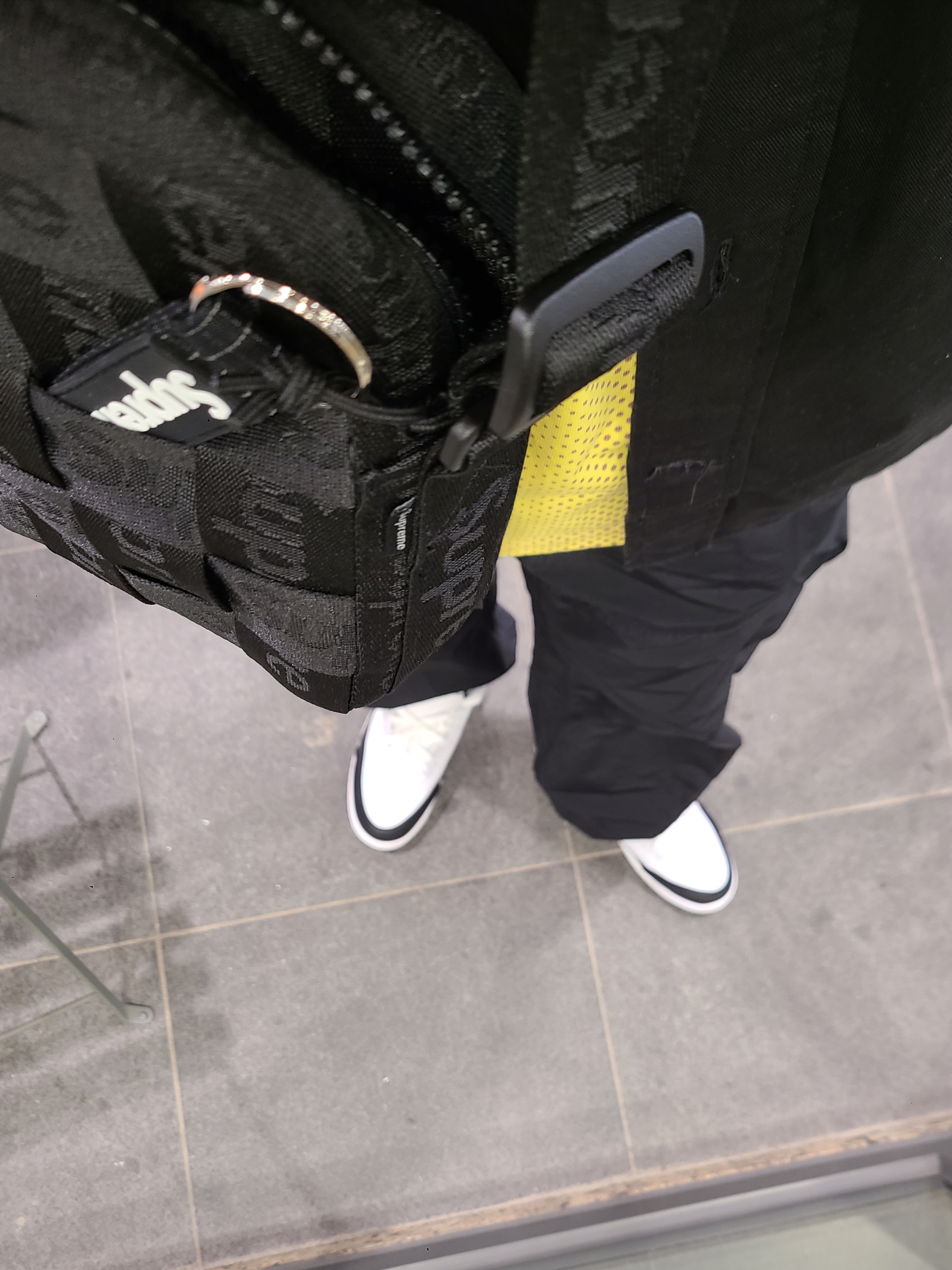 Supreme Woven Shoulder Bag Black - 24SS, Nike x Off-White NRG Track Pants Black - US/EU 착용 스타일 - 2