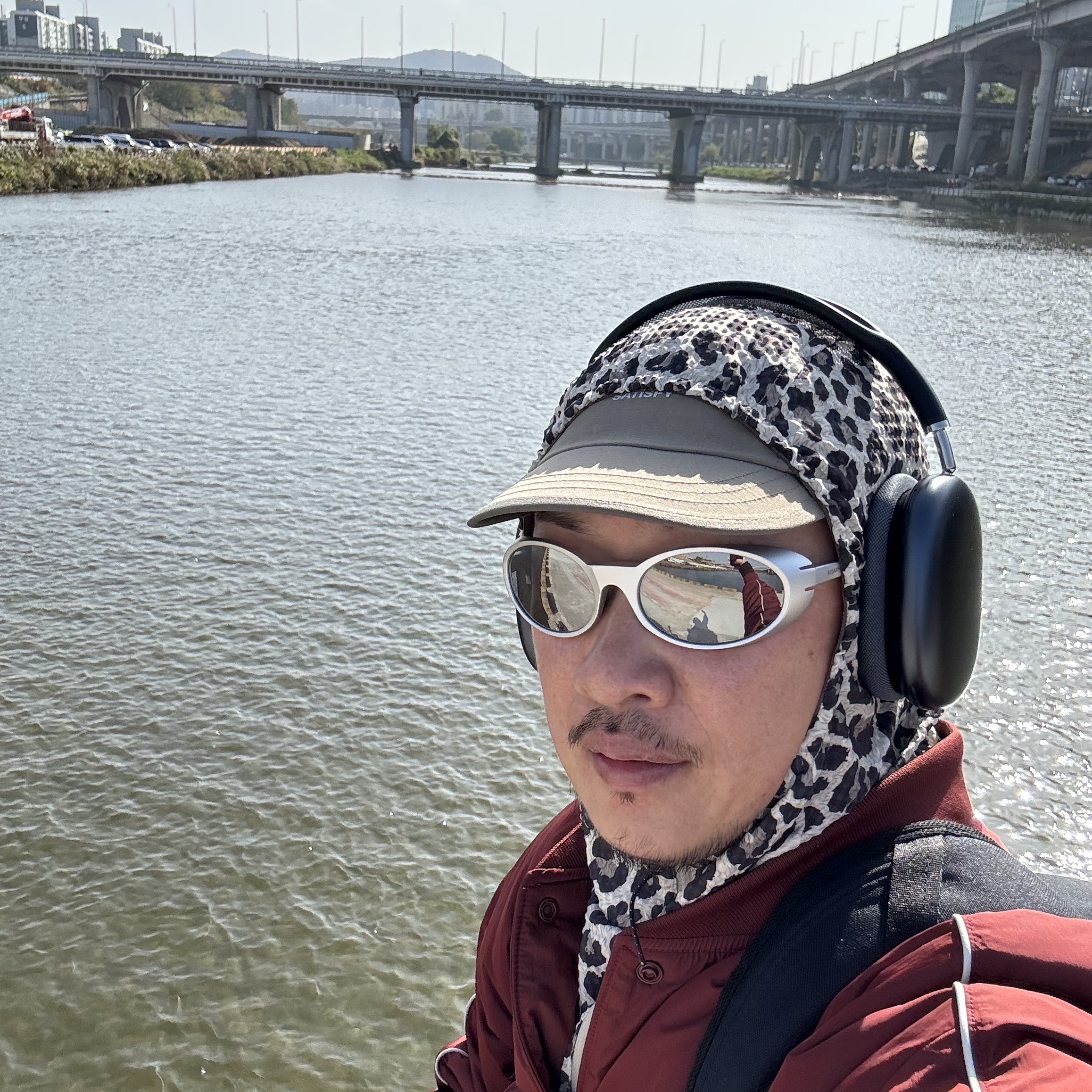 Satisfy Rippy Trail Cap Shitake 착용 스타일