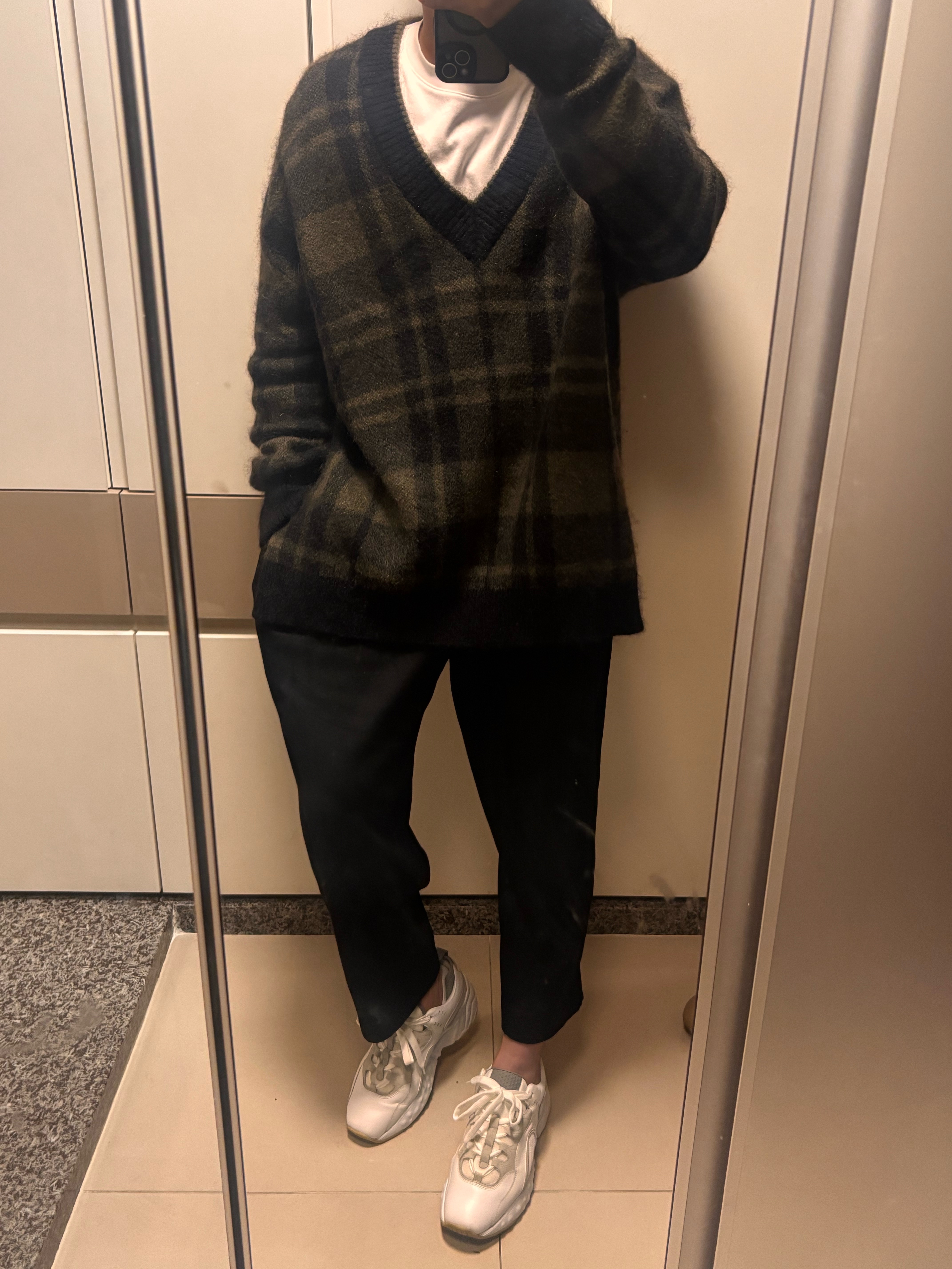 Acne Studios Rockaway Leather Sneakers White - 19FW/20SS, Acne Studios Rockaway Leather Sneakers White - 20FW/21SS 착용 스타일