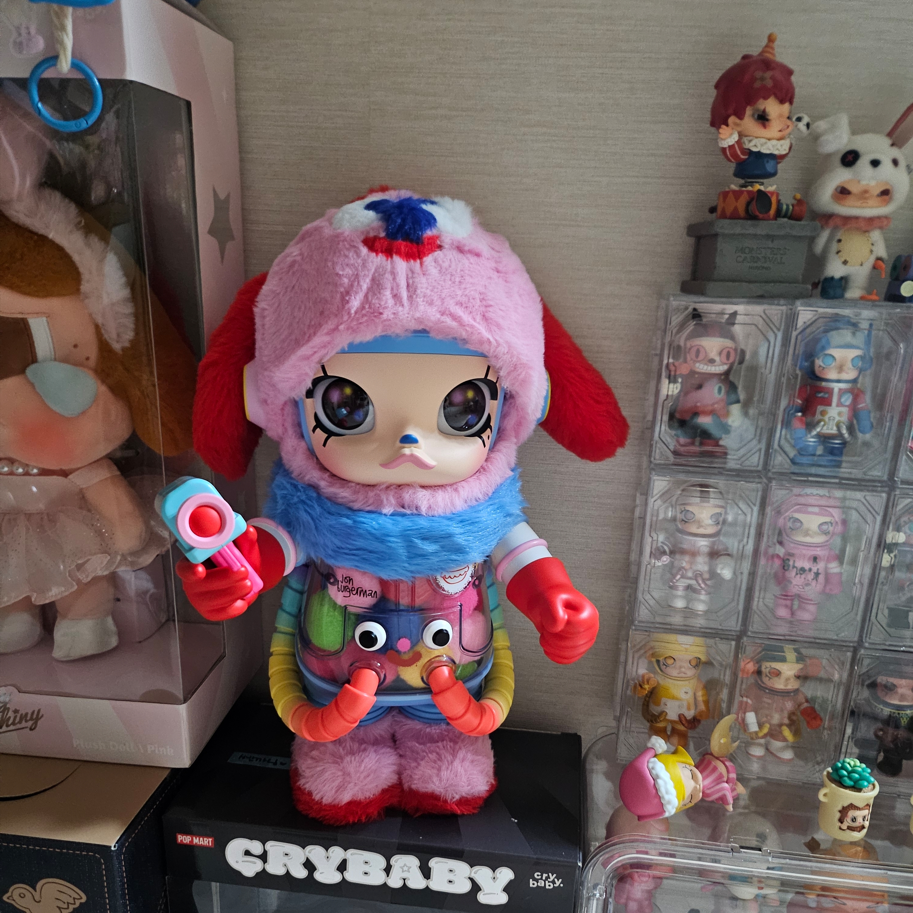 Pop Mart Mega Space Molly Jon Burgerman 400% 착용 스타일