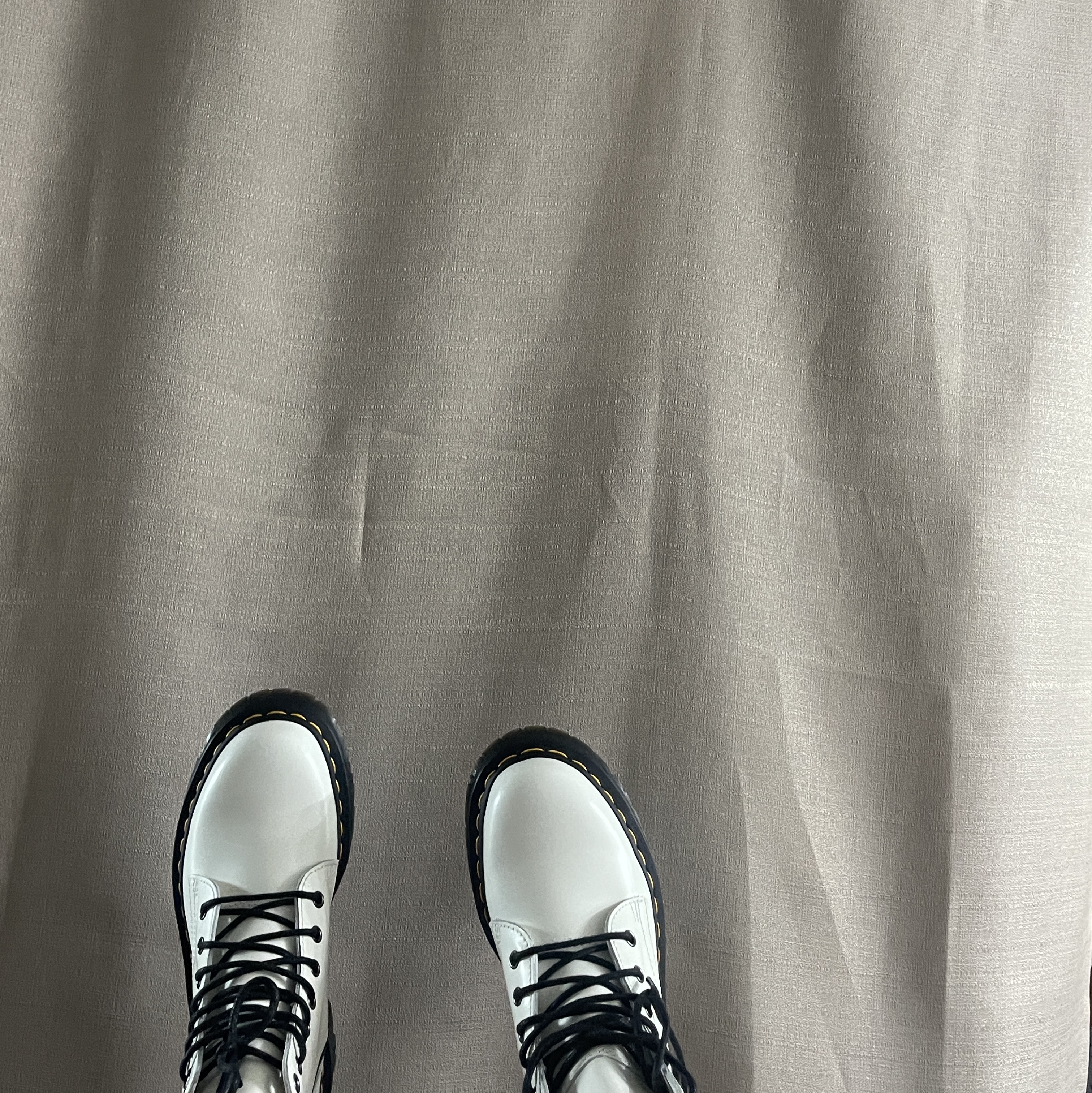 Dr. Martens Jadon Boots White 착용 스타일
