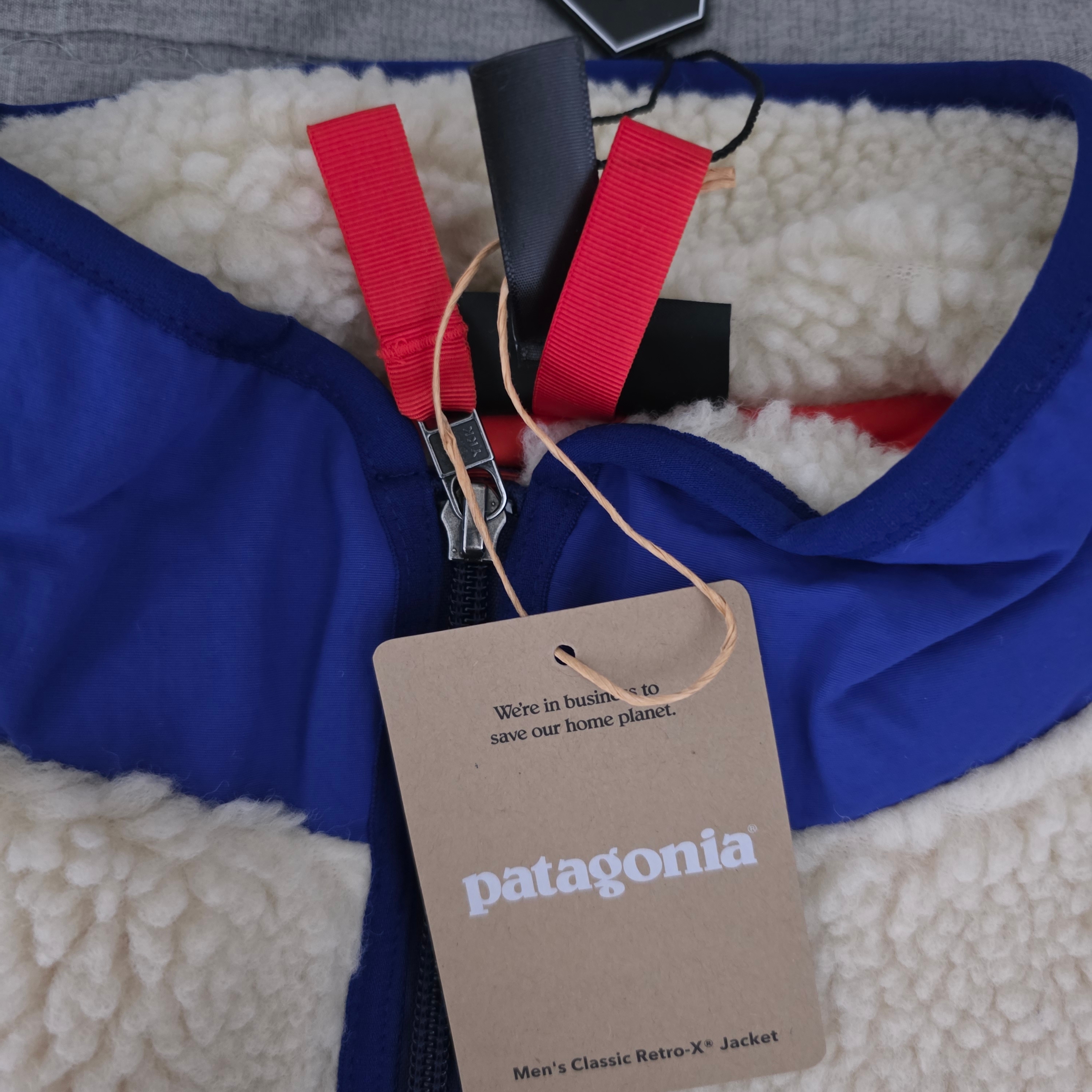 Patagonia Classic Retro-X Fleece Jacket Dark Natural 착용 스타일 - 6