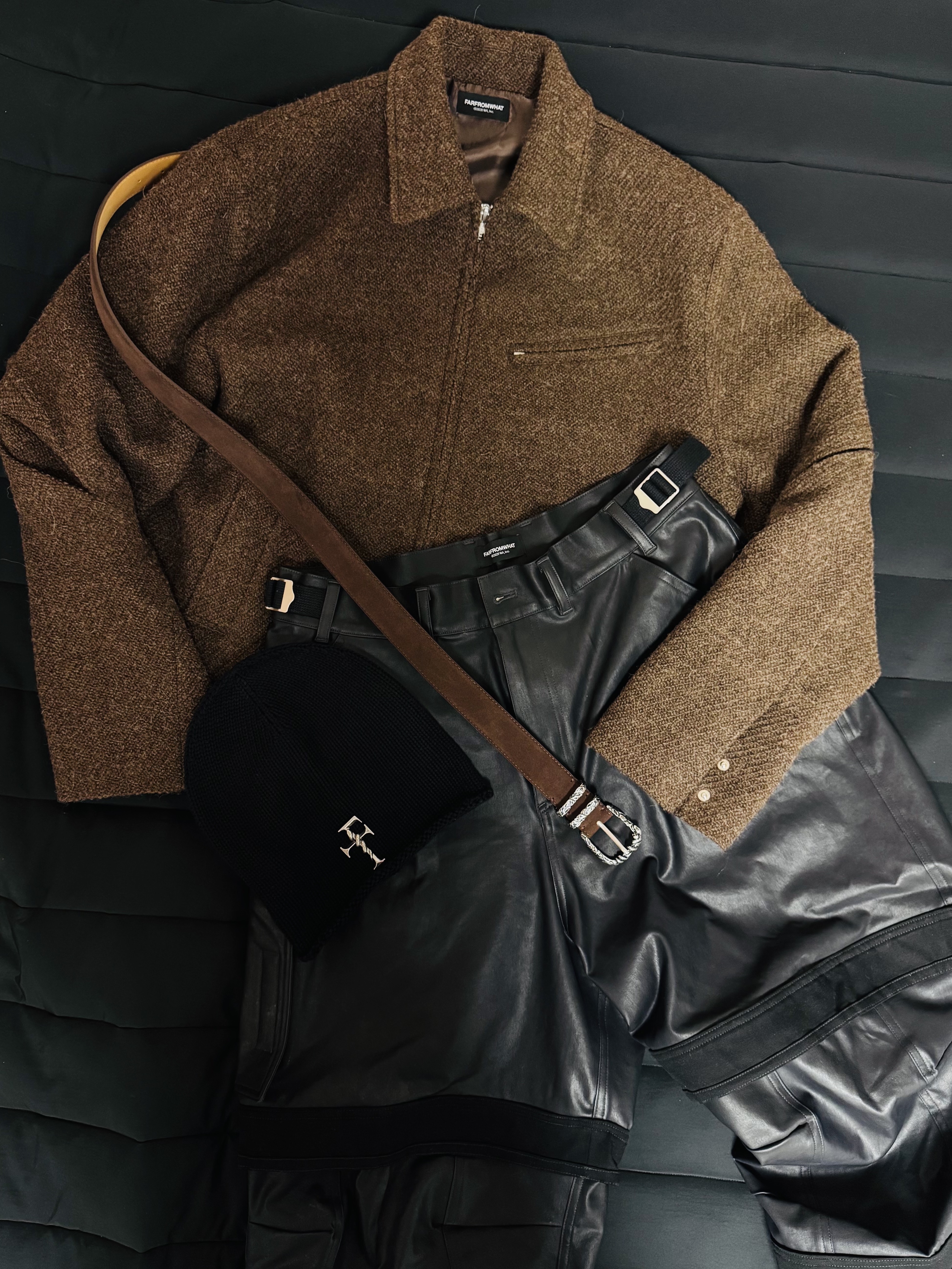 Farfromwhat Far Suade Belt_Brown, Farfromwhat Far F Charm Beanie 착용 스타일 - 1